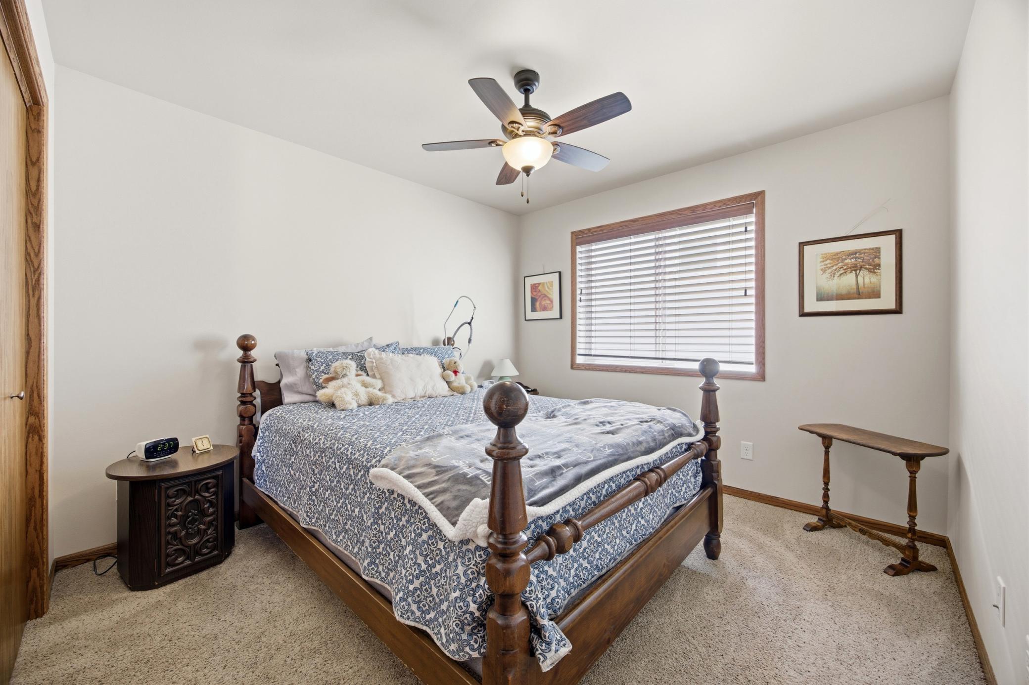 2015 twin home for sale at 1426 Goldenwood Drive in West Fargo, ND — 3 bed, 3 bath (photo 25 of 55)