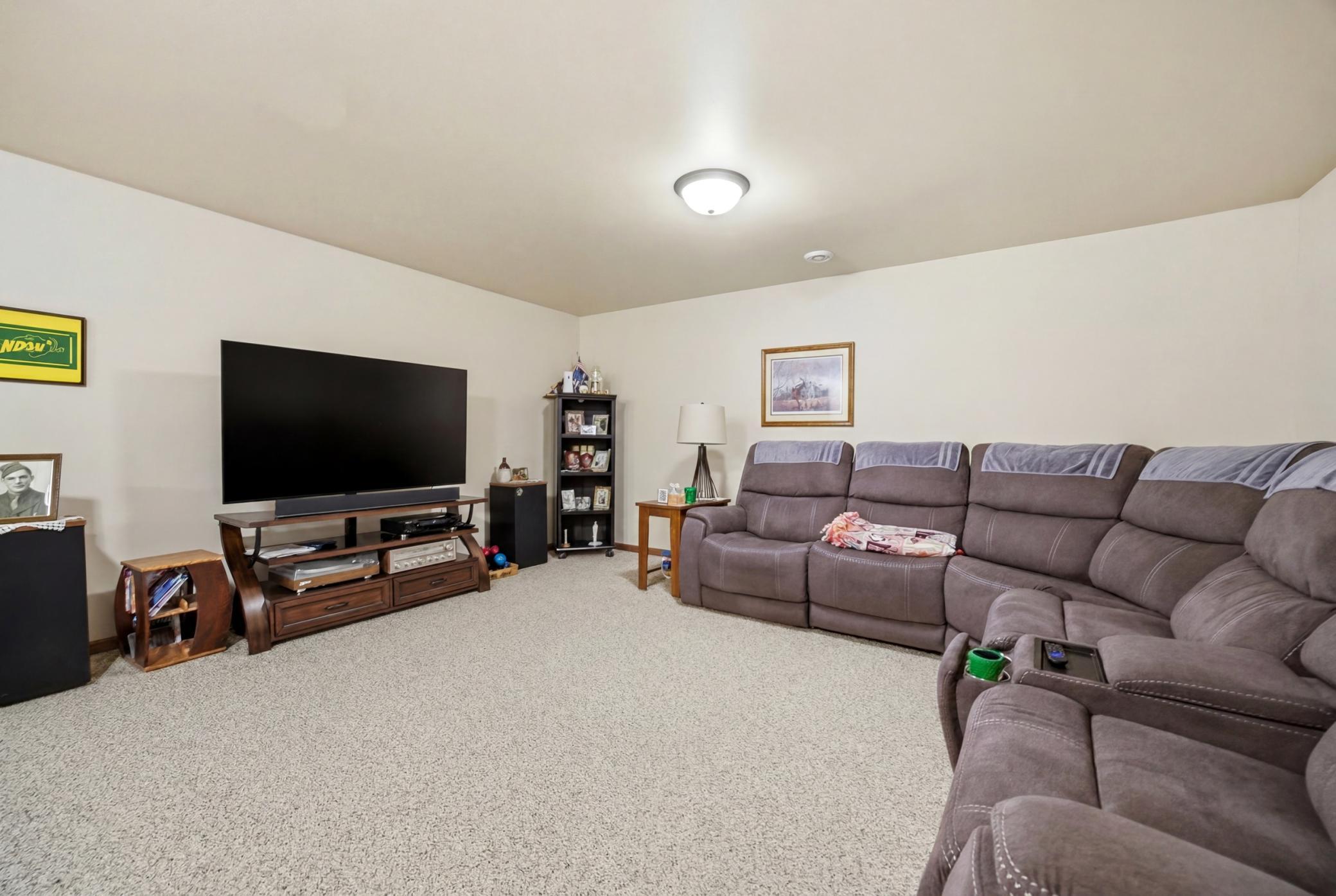 2015 twin home for sale at 1426 Goldenwood Drive in West Fargo, ND — 3 bed, 3 bath (photo 31 of 55)