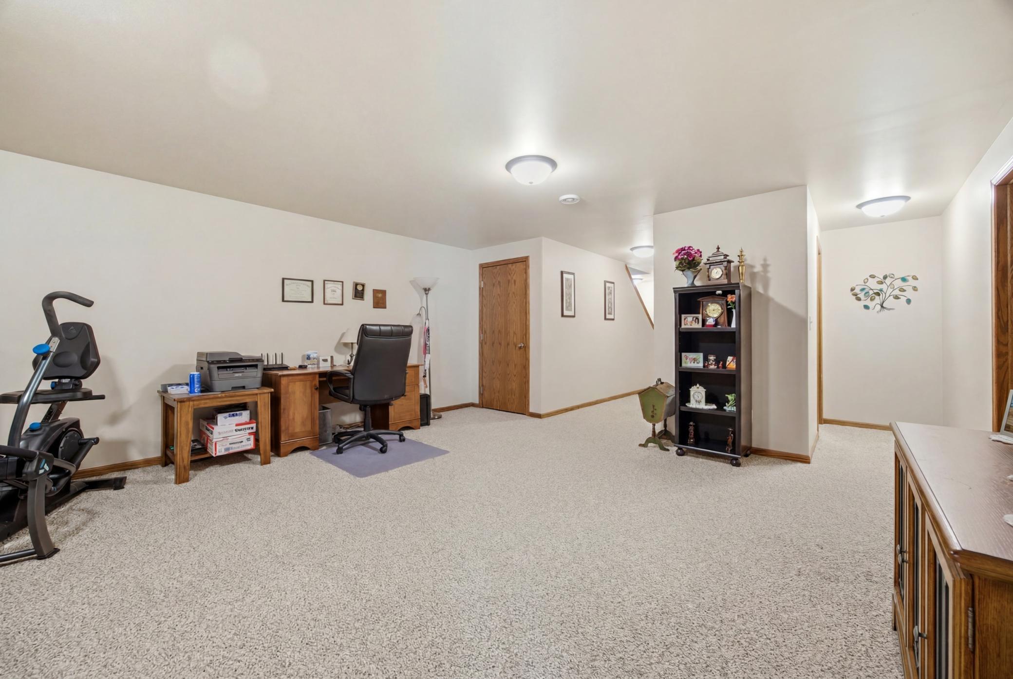 2015 twin home for sale at 1426 Goldenwood Drive in West Fargo, ND — 3 bed, 3 bath (photo 33 of 55)