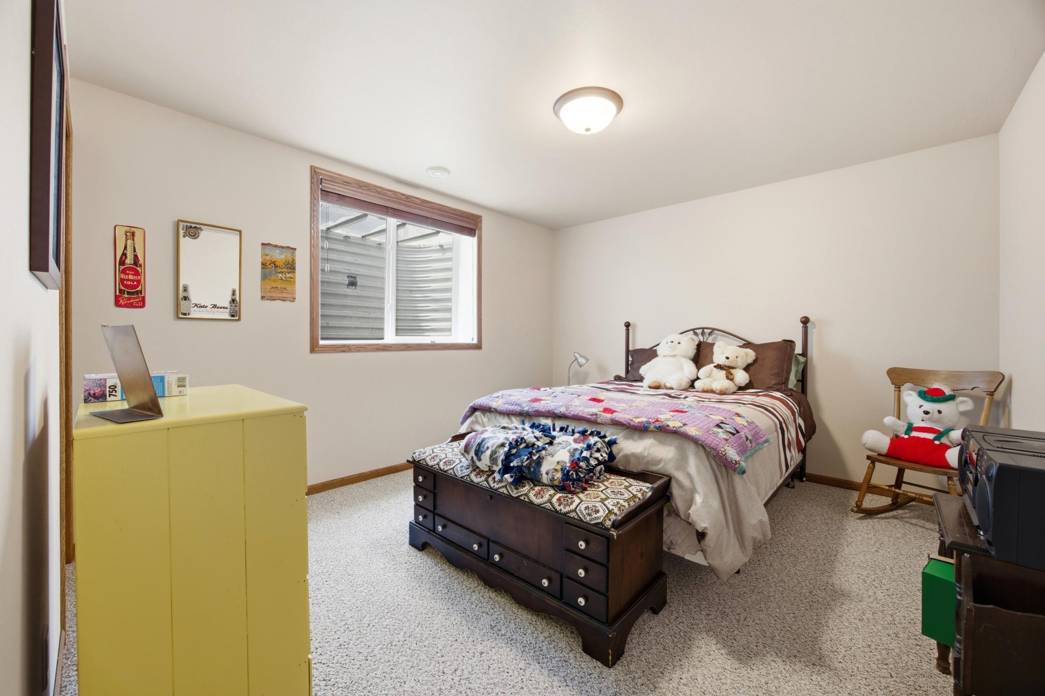 2015 twin home for sale at 1426 Goldenwood Drive in West Fargo, ND — 3 bed, 3 bath (photo 34 of 55)