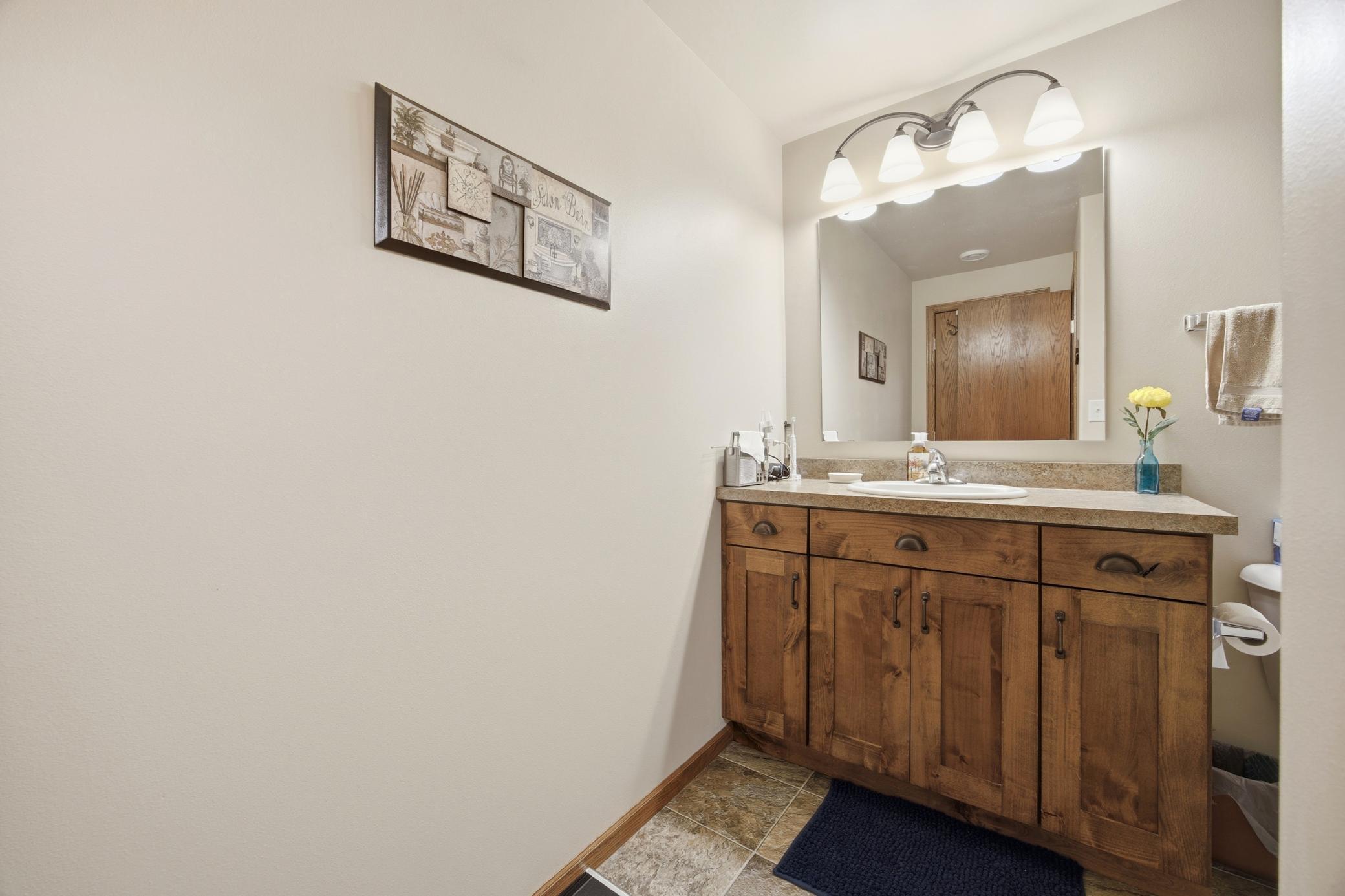 2015 twin home for sale at 1426 Goldenwood Drive in West Fargo, ND — 3 bed, 3 bath (photo 37 of 55)