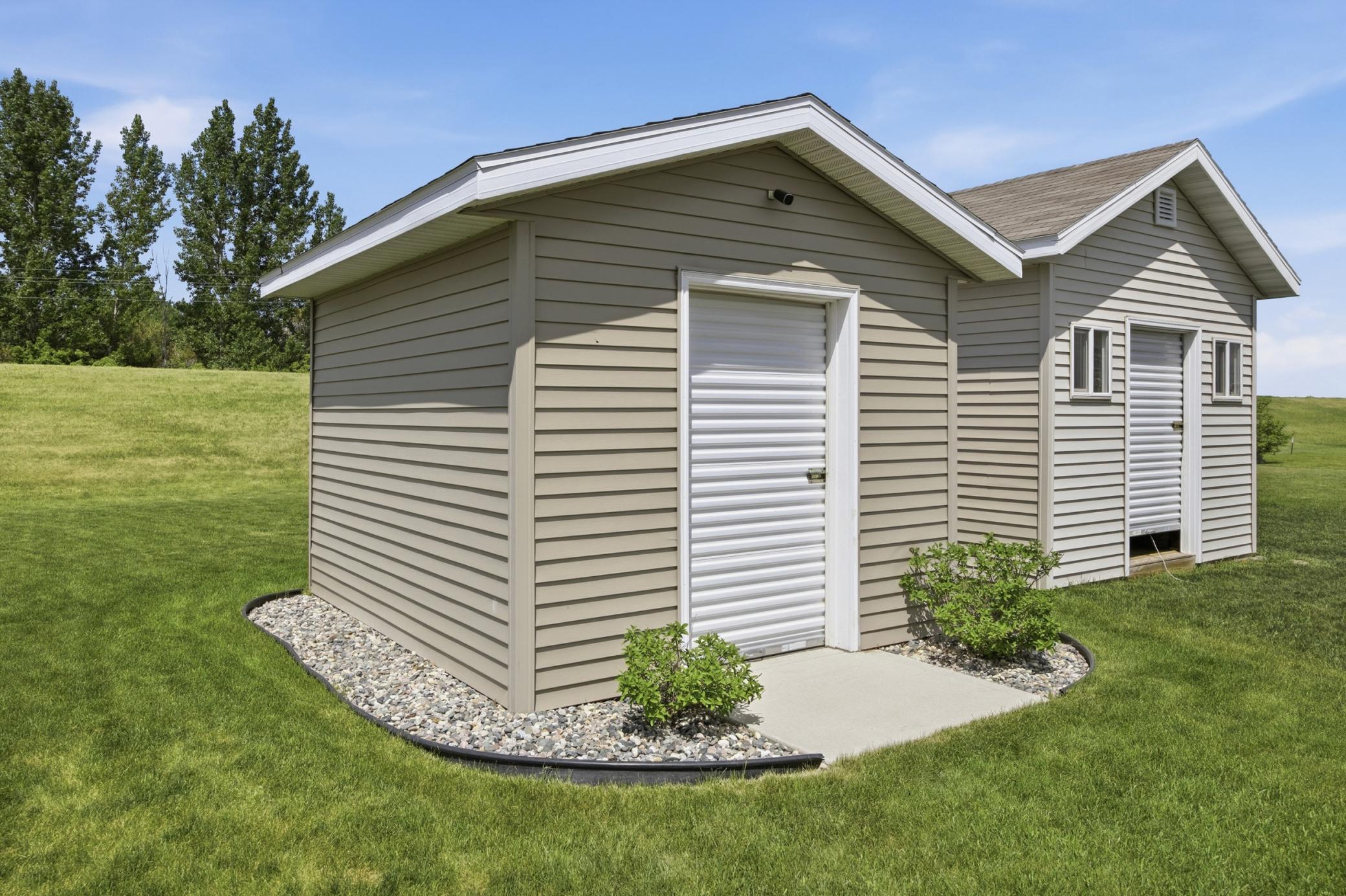 2015 twin home for sale at 1426 Goldenwood Drive in West Fargo, ND — 3 bed, 3 bath (photo 40 of 55)