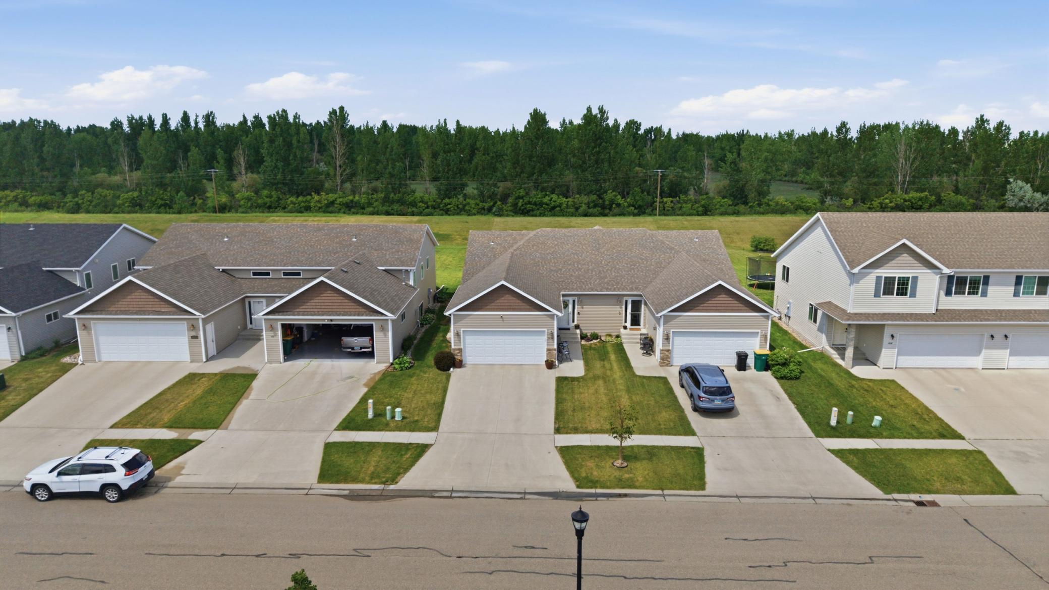 2015 twin home for sale at 1426 Goldenwood Drive in West Fargo, ND — 3 bed, 3 bath (photo 46 of 55)
