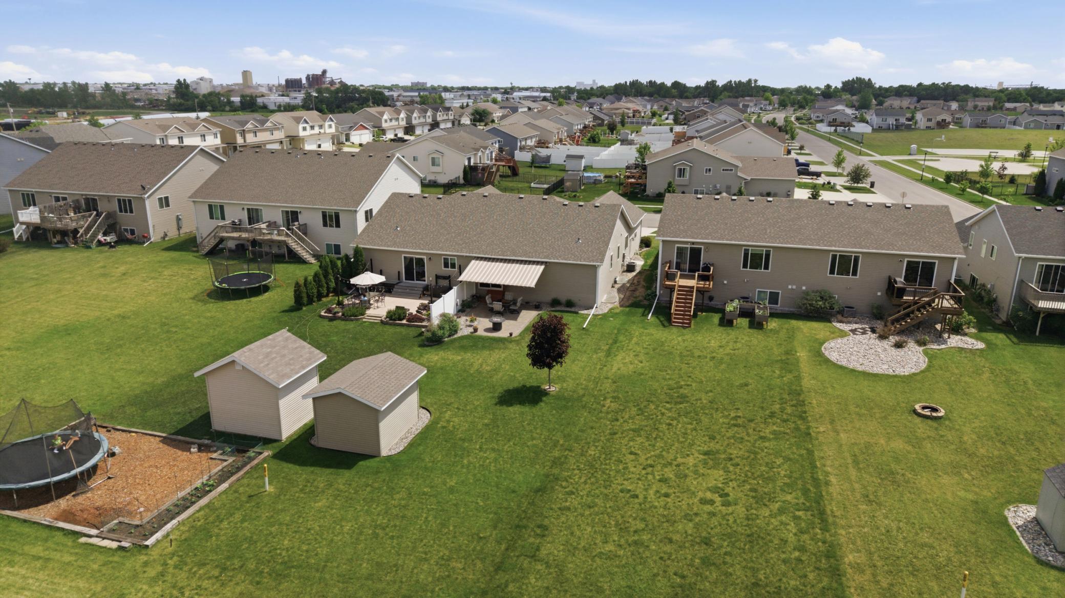 2015 twin home for sale at 1426 Goldenwood Drive in West Fargo, ND — 3 bed, 3 bath (photo 47 of 55)