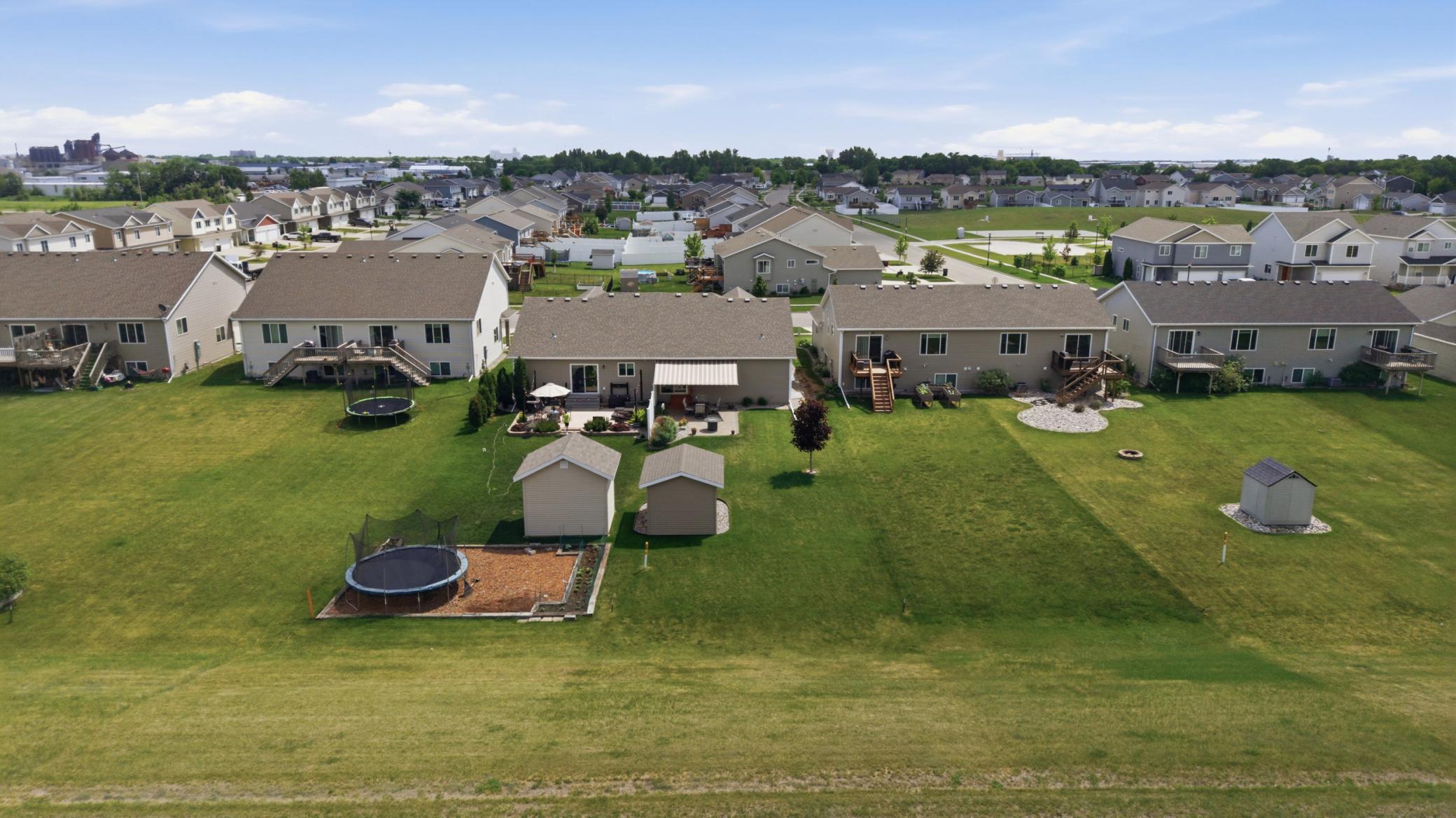 2015 twin home for sale at 1426 Goldenwood Drive in West Fargo, ND — 3 bed, 3 bath (photo 49 of 55)