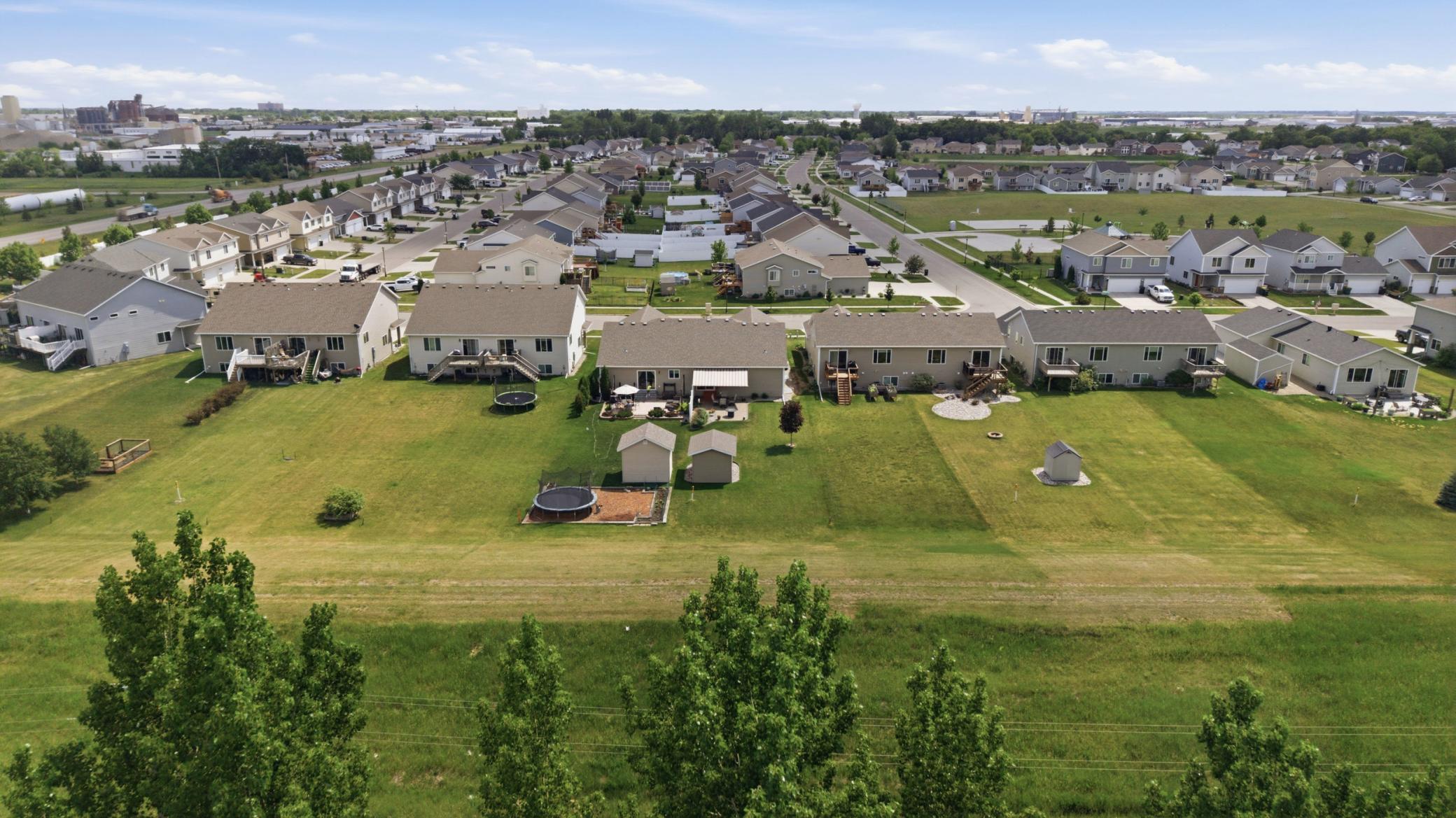 2015 twin home for sale at 1426 Goldenwood Drive in West Fargo, ND — 3 bed, 3 bath (photo 50 of 55)