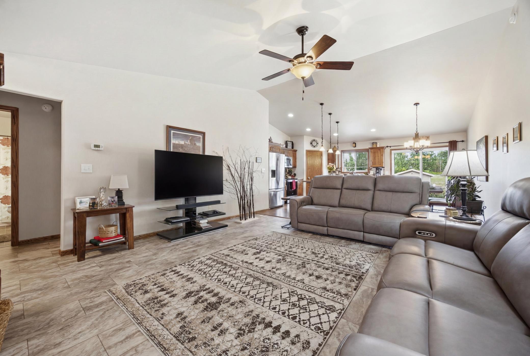 2015 twin home for sale at 1426 Goldenwood Drive in West Fargo, ND — 3 bed, 3 bath (photo 6 of 55)