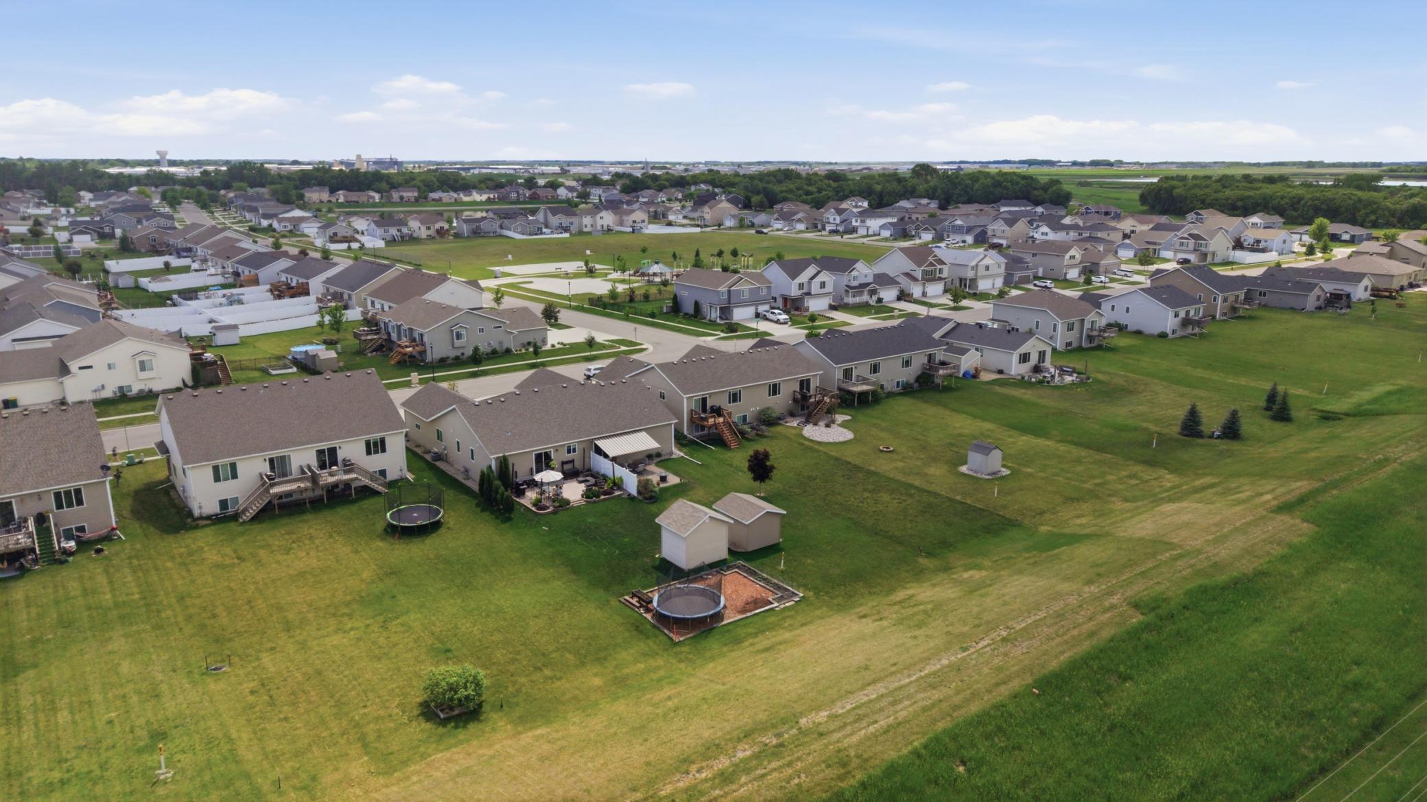 2015 twin home for sale at 1426 Goldenwood Drive in West Fargo, ND — 3 bed, 3 bath (photo 51 of 55)