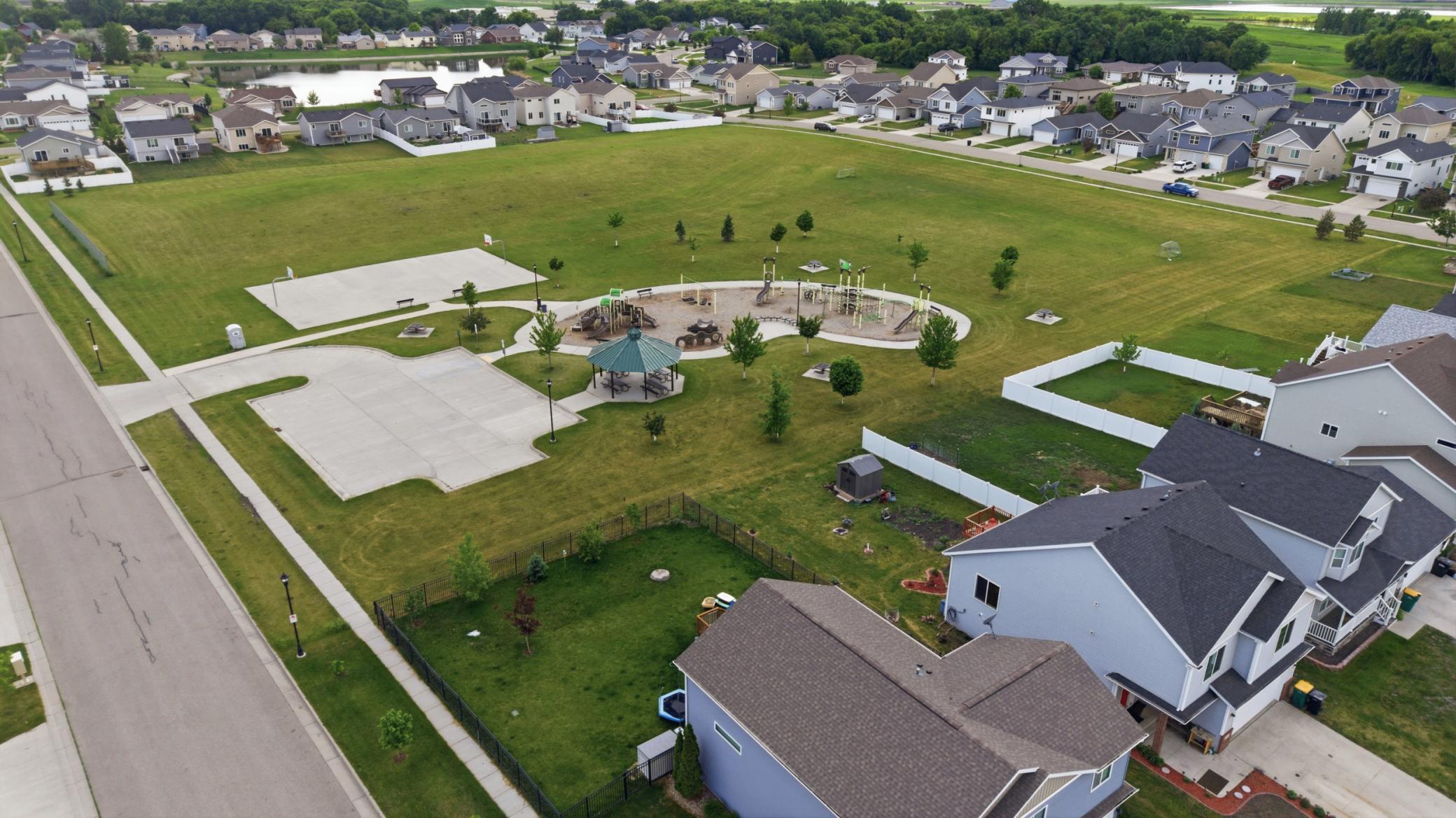 2015 twin home for sale at 1426 Goldenwood Drive in West Fargo, ND — 3 bed, 3 bath (photo 53 of 55)