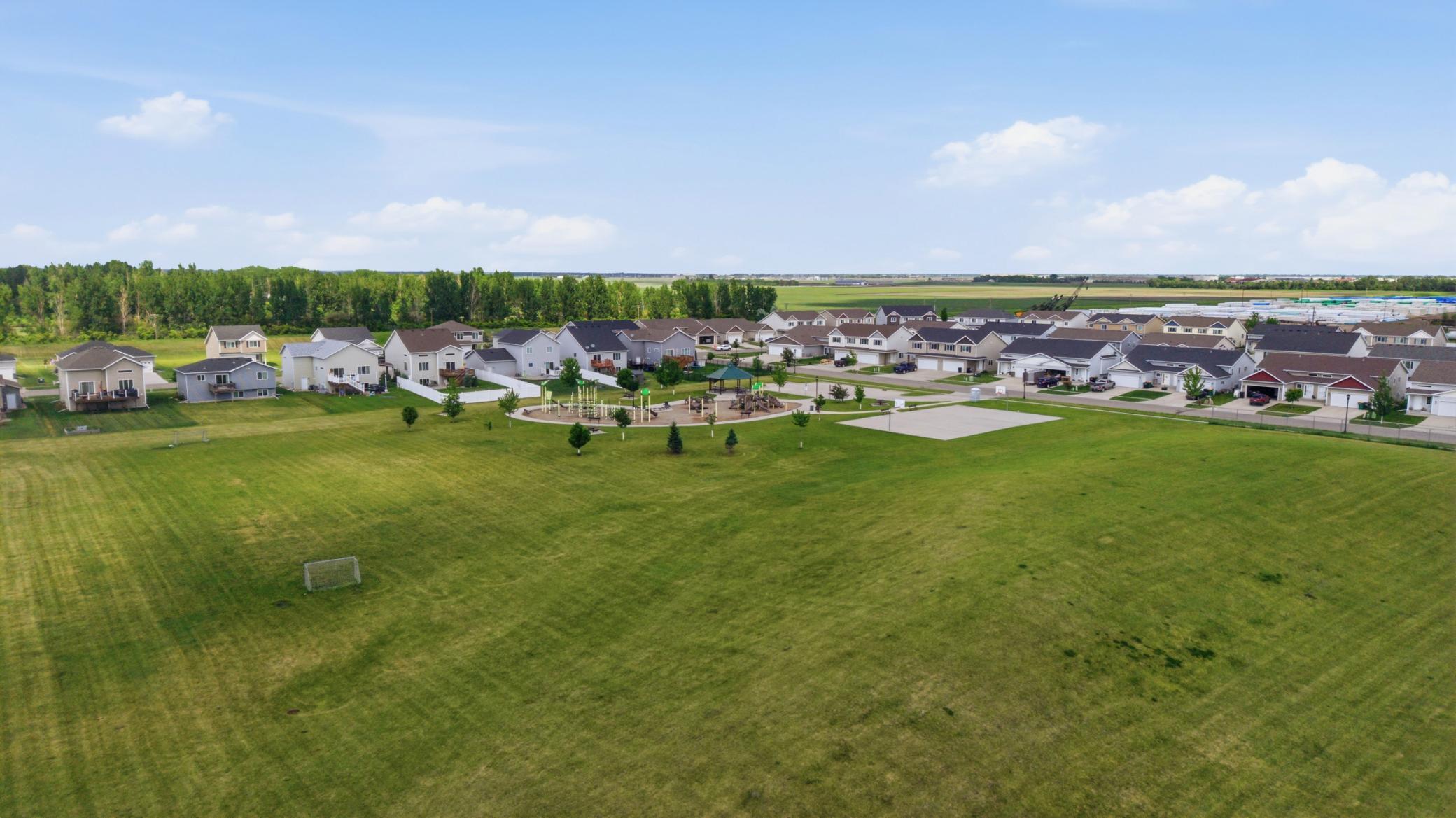 2015 twin home for sale at 1426 Goldenwood Drive in West Fargo, ND — 3 bed, 3 bath (photo 54 of 55)