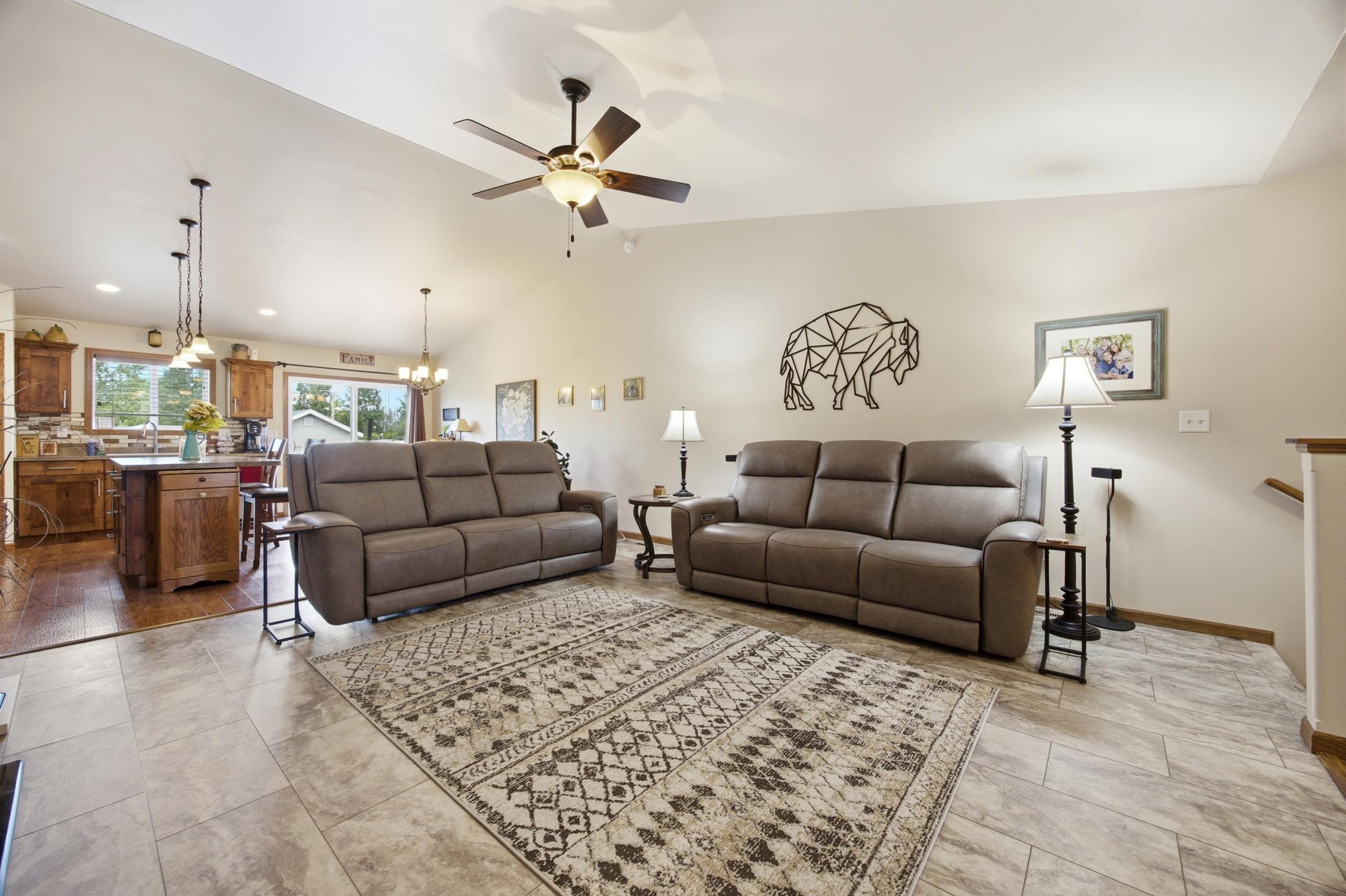 2015 twin home for sale at 1426 Goldenwood Drive in West Fargo, ND — 3 bed, 3 bath (photo 7 of 55)