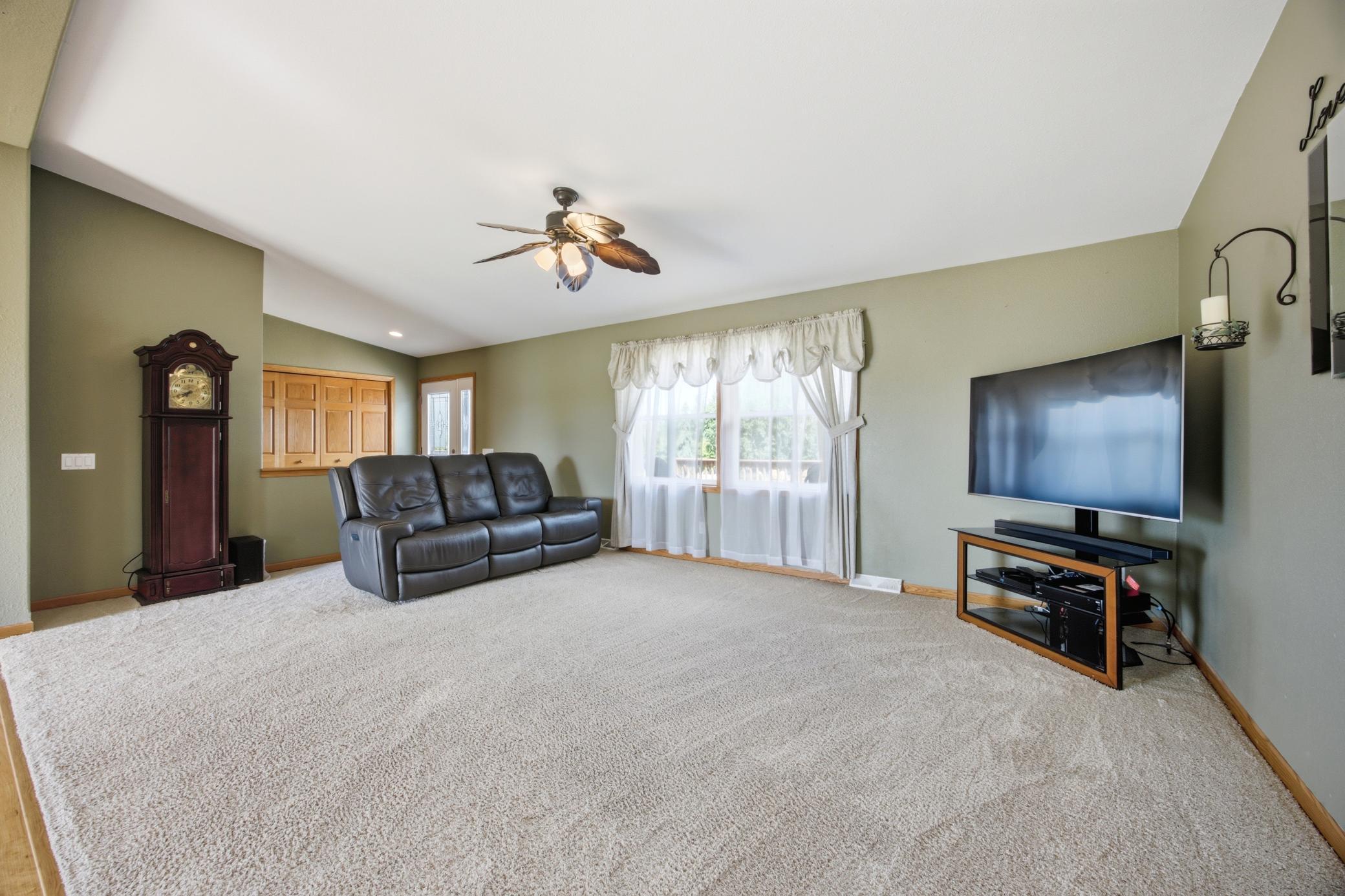 2010 single family home for sale at 20371 180th Avenue N in Ulen, MN — 5 bed, 3 bath (photo 19 of 52)