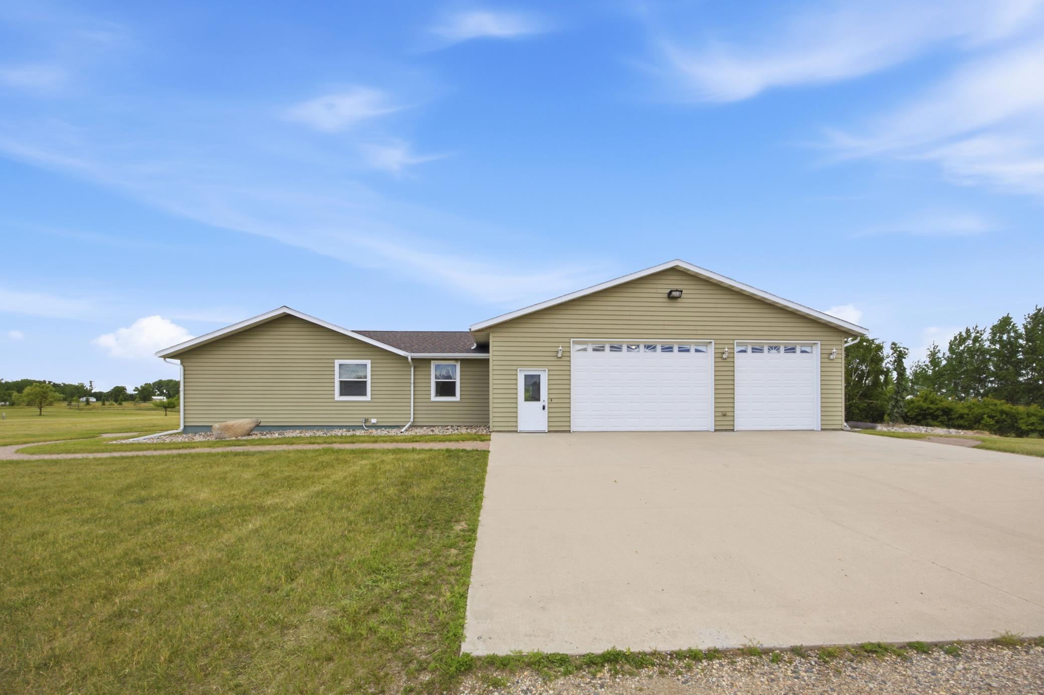 2010 single family home for sale at 20371 180th Avenue N in Ulen, MN — 5 bed, 3 bath (photo 3 of 52)