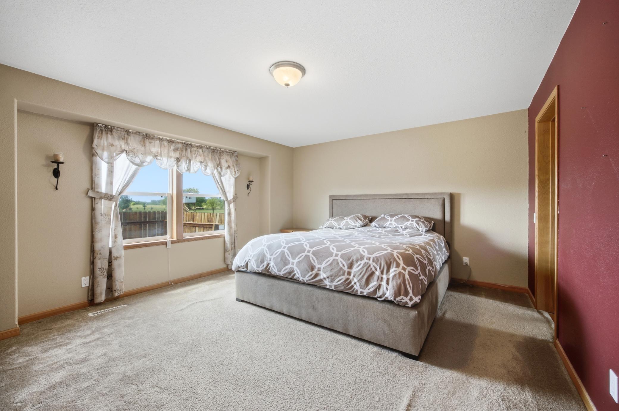2010 single family home for sale at 20371 180th Avenue N in Ulen, MN — 5 bed, 3 bath (photo 21 of 52)