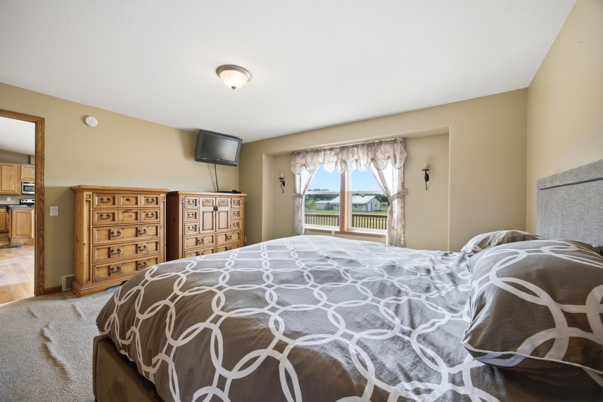 2010 single family home for sale at 20371 180th Avenue N in Ulen, MN — 5 bed, 3 bath (photo 22 of 52)