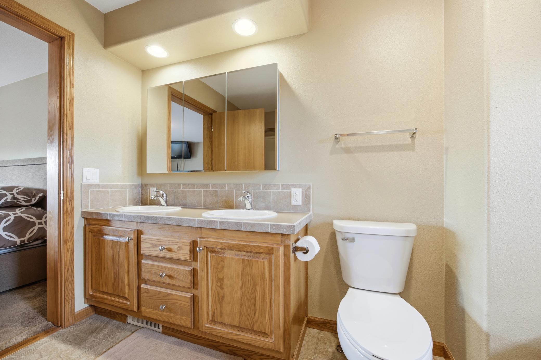 2010 single family home for sale at 20371 180th Avenue N in Ulen, MN — 5 bed, 3 bath (photo 24 of 52)