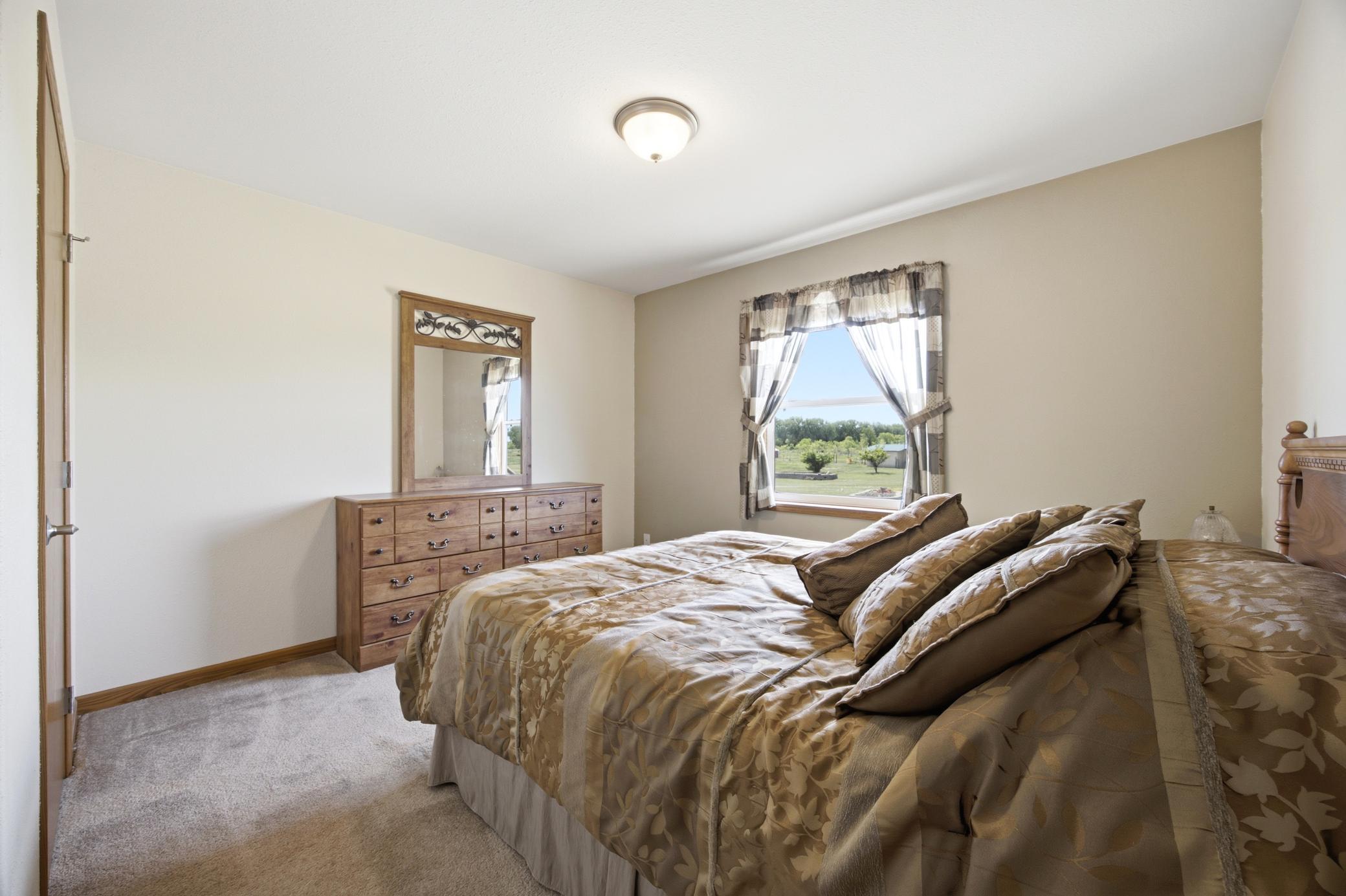 2010 single family home for sale at 20371 180th Avenue N in Ulen, MN — 5 bed, 3 bath (photo 28 of 52)