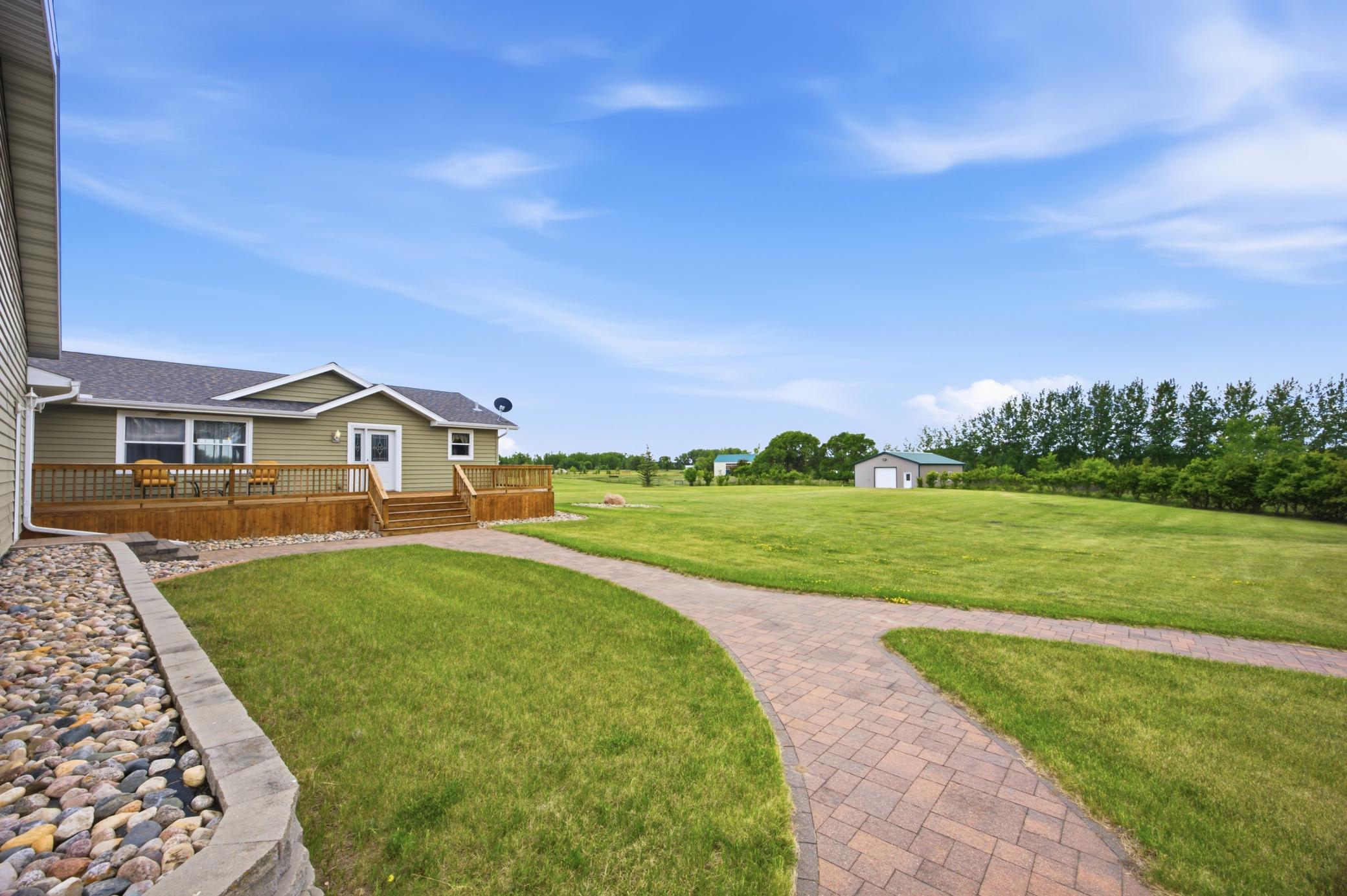 2010 single family home for sale at 20371 180th Avenue N in Ulen, MN — 5 bed, 3 bath (photo 4 of 52)