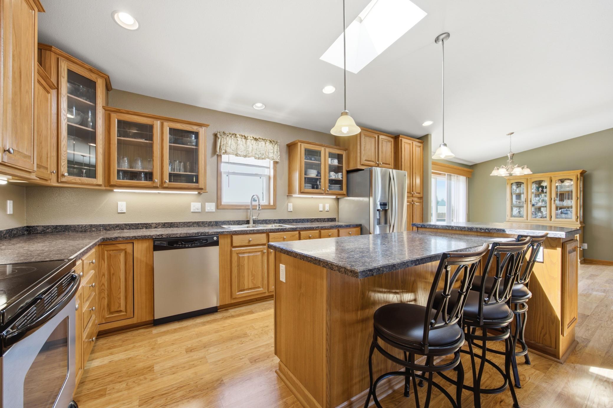 2010 single family home for sale at 20371 180th Avenue N in Ulen, MN — 5 bed, 3 bath (photo 8 of 52)