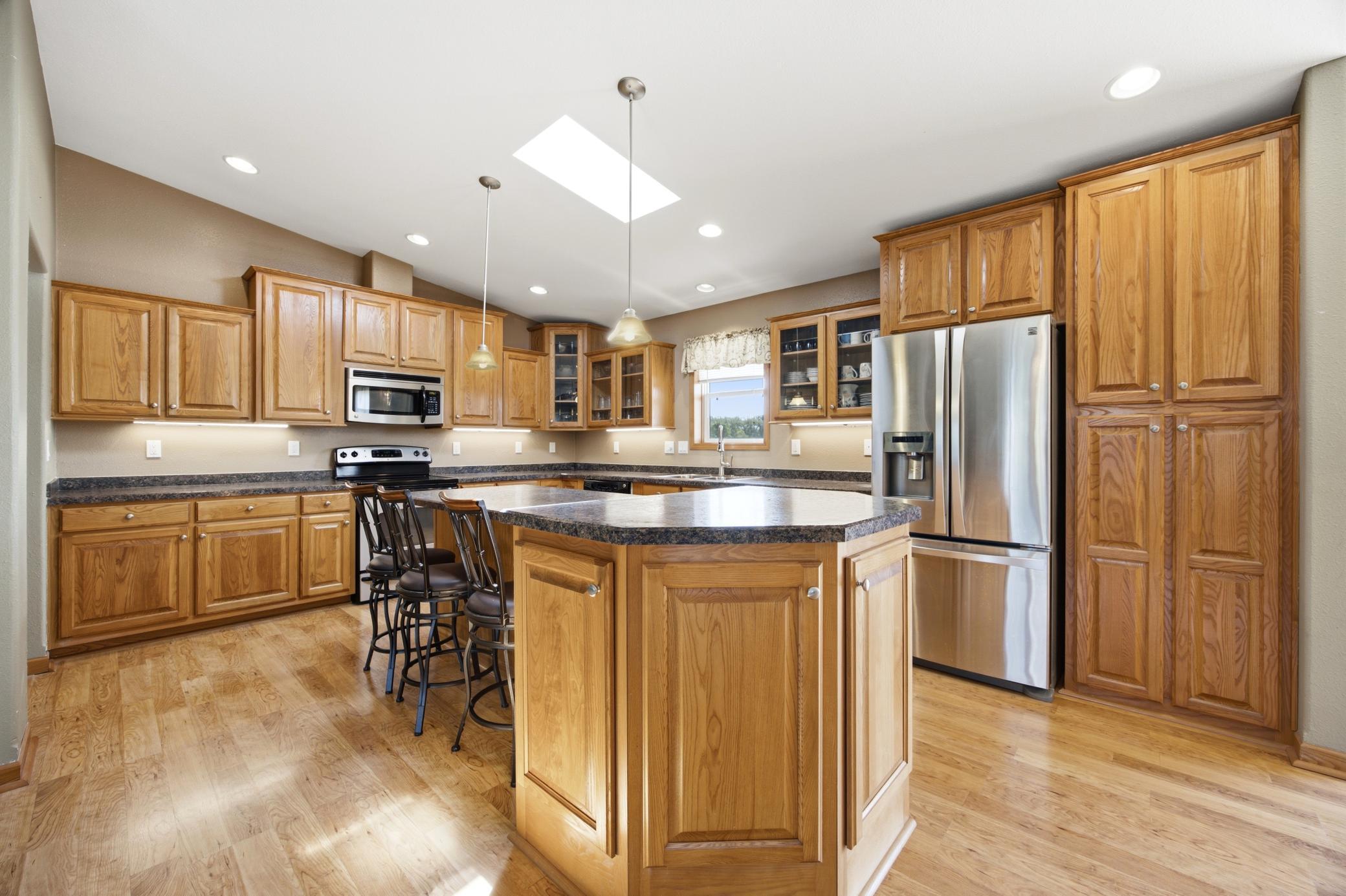 2010 single family home for sale at 20371 180th Avenue N in Ulen, MN — 5 bed, 3 bath (photo 9 of 52)
