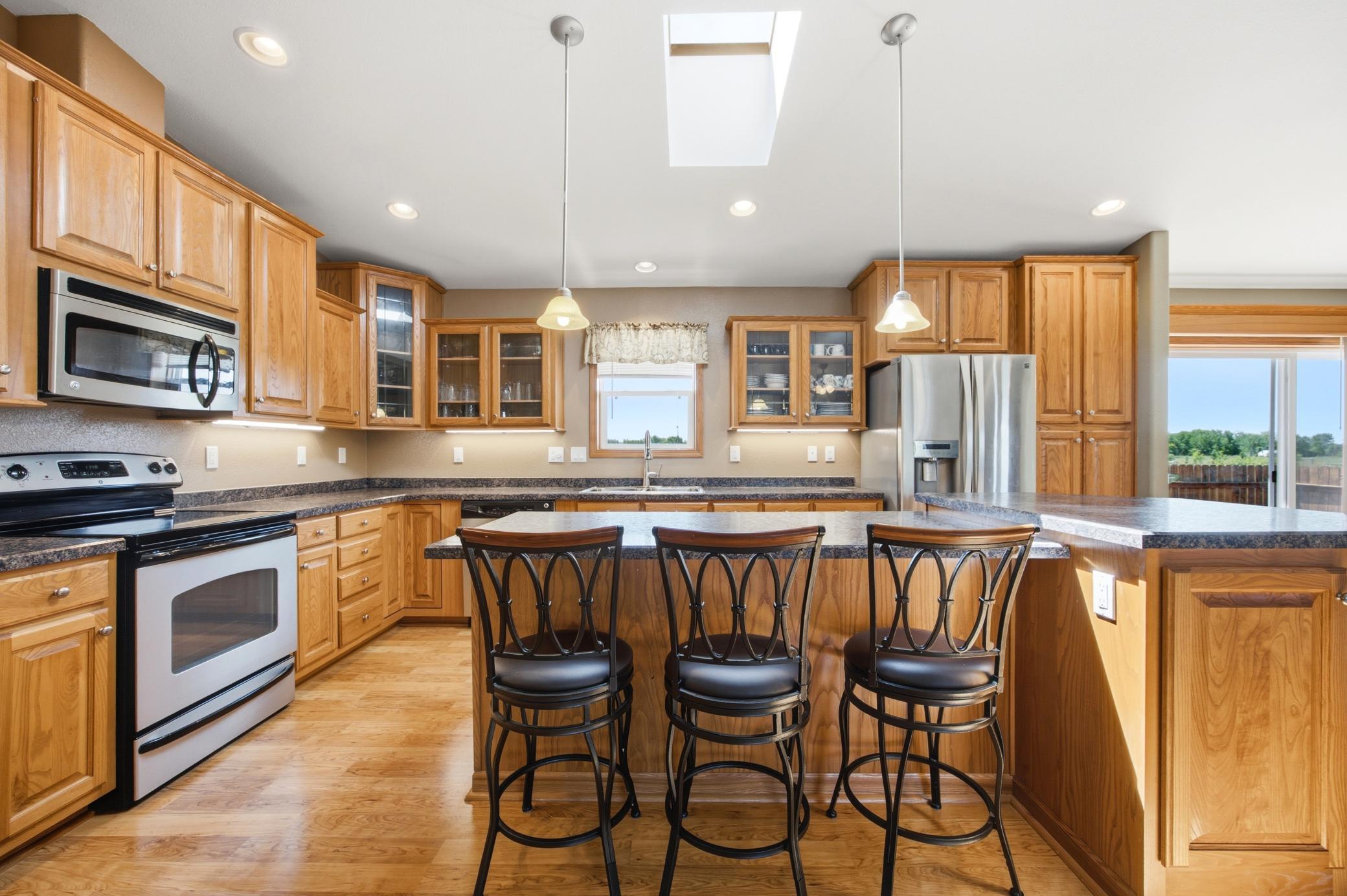 2010 single family home for sale at 20371 180th Avenue N in Ulen, MN — 5 bed, 3 bath (photo 10 of 52)