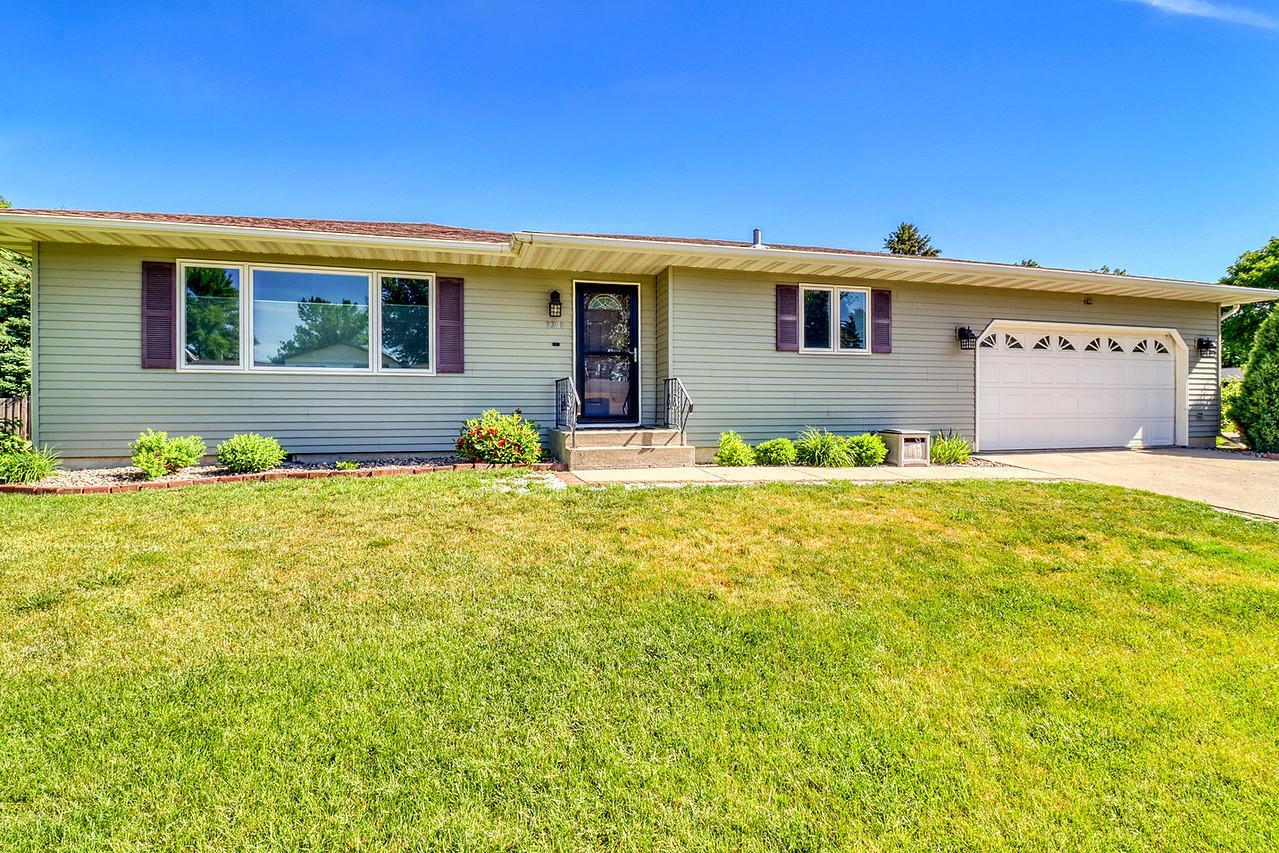 2206 Chancery S Street, Moorhead MN 56560 - Photo 2 of 49