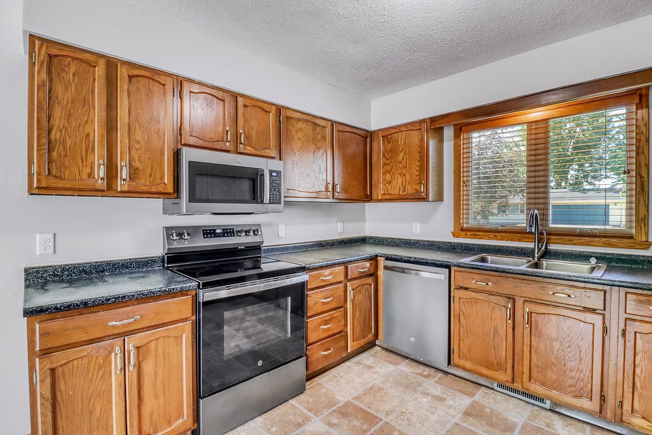 2206 Chancery S Street, Moorhead MN 56560 - Photo 5 of 49