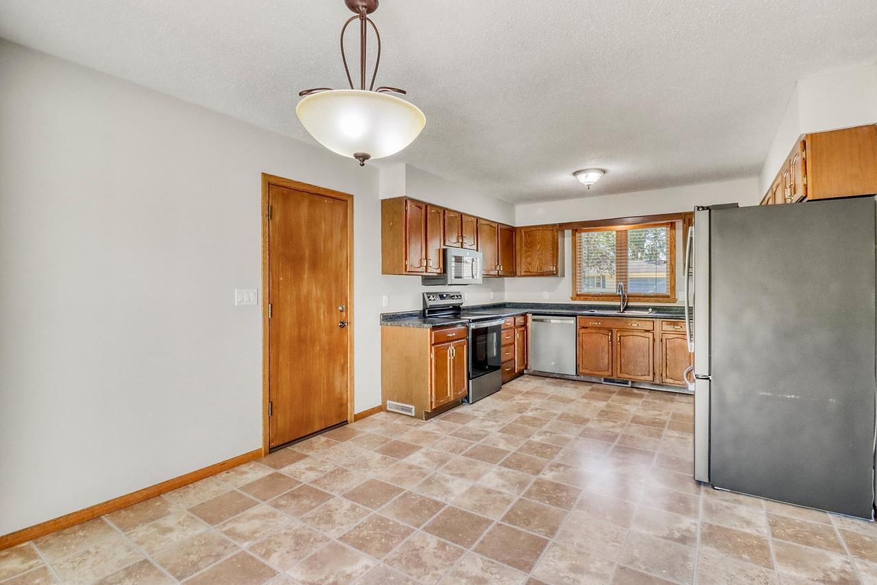 2206 Chancery S Street, Moorhead MN 56560 - Photo 9 of 49