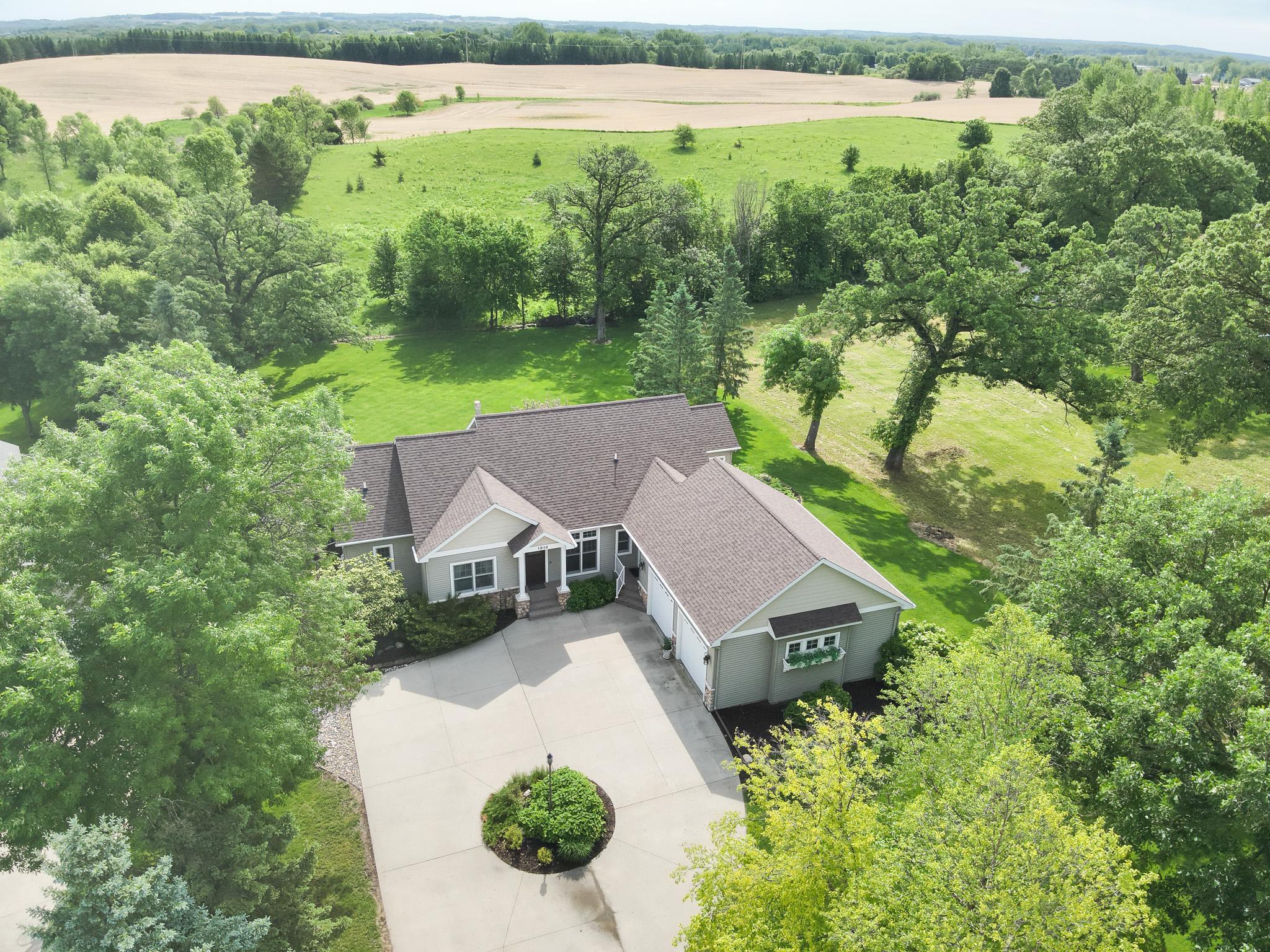 2003 single family home for sale at 1810 Minnehuta Drive in Fergus Falls, MN — 4 bed, 4 bath