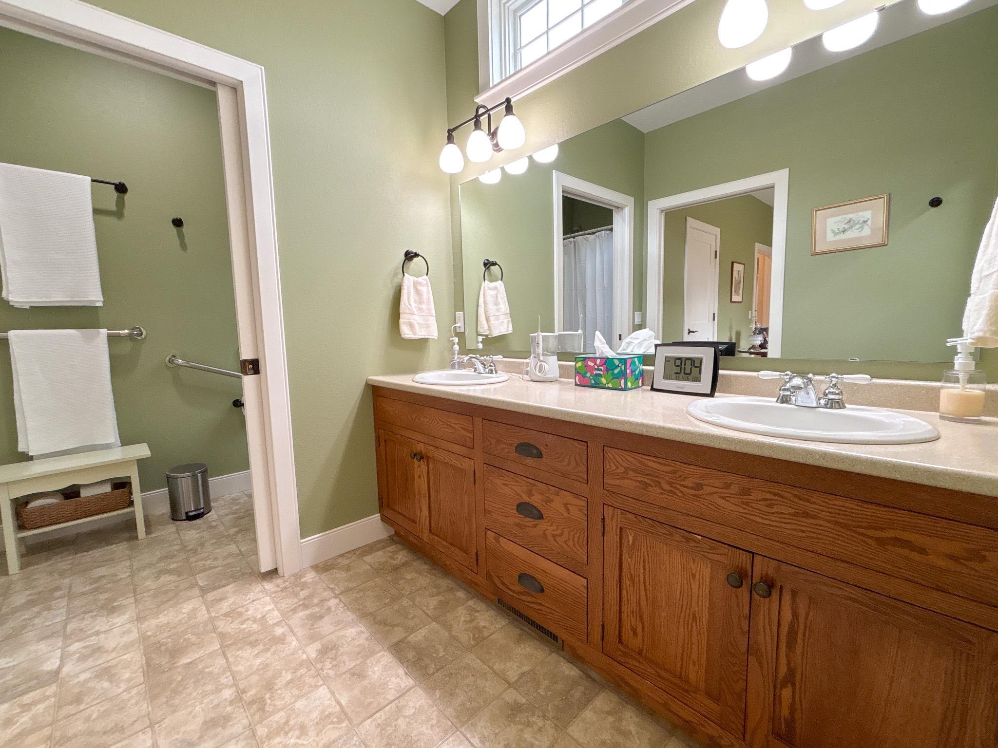 2003 single family home for sale at 1810 Minnehuta Drive in Fergus Falls, MN — 4 bed, 4 bath (photo 27 of 72)