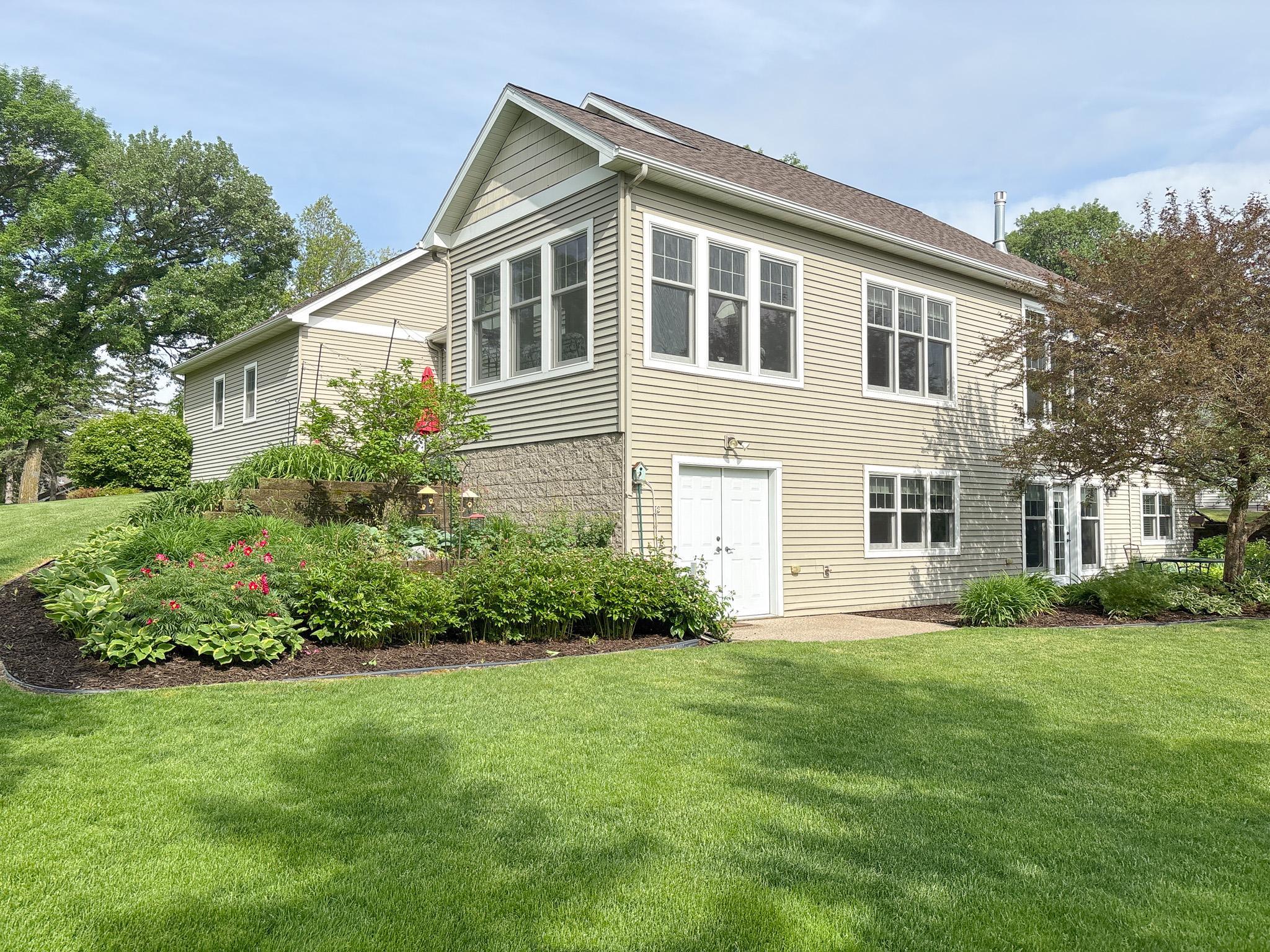 2003 single family home for sale at 1810 Minnehuta Drive in Fergus Falls, MN — 4 bed, 4 bath (photo 56 of 72)