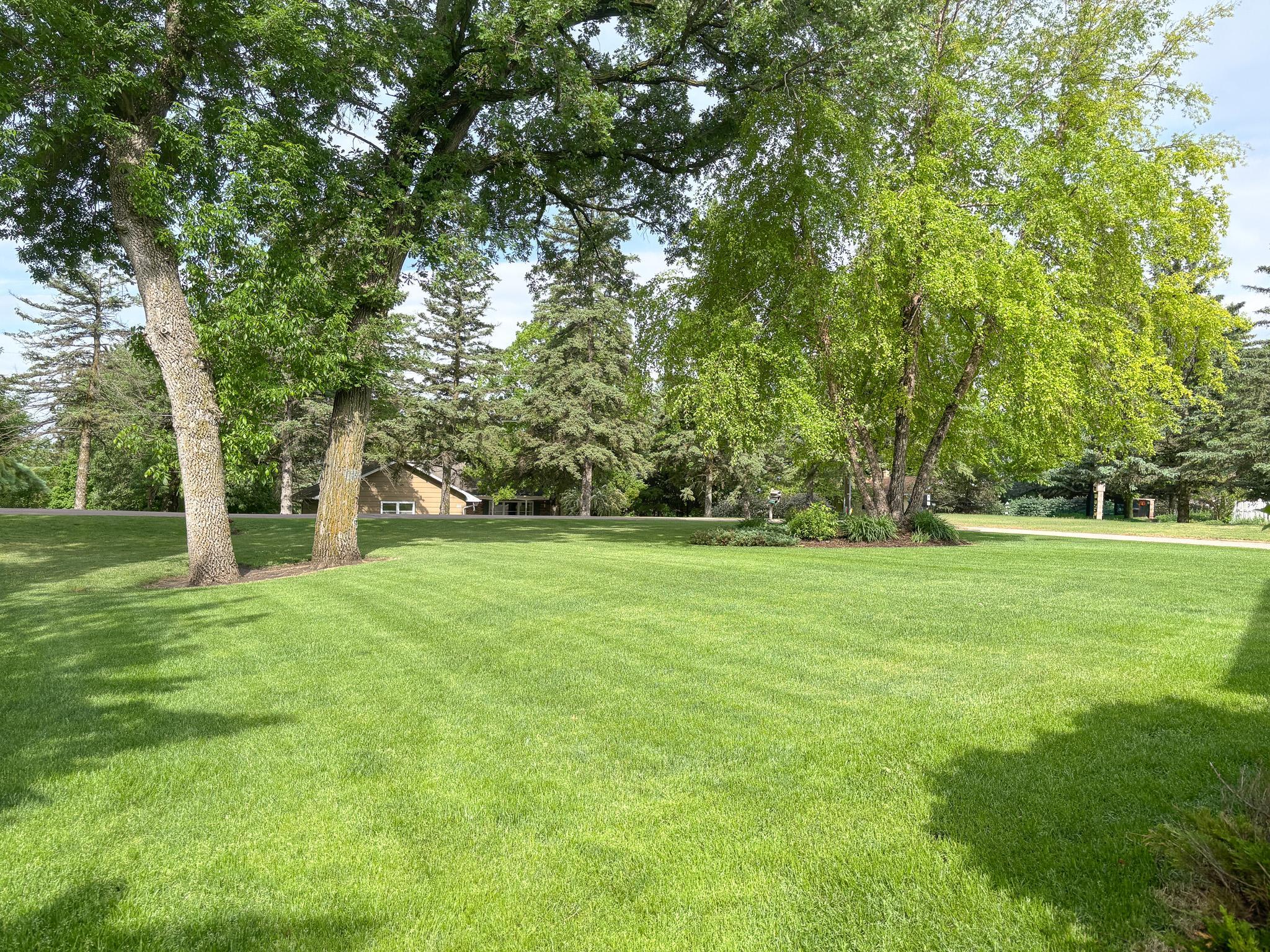 2003 single family home for sale at 1810 Minnehuta Drive in Fergus Falls, MN — 4 bed, 4 bath (photo 64 of 72)