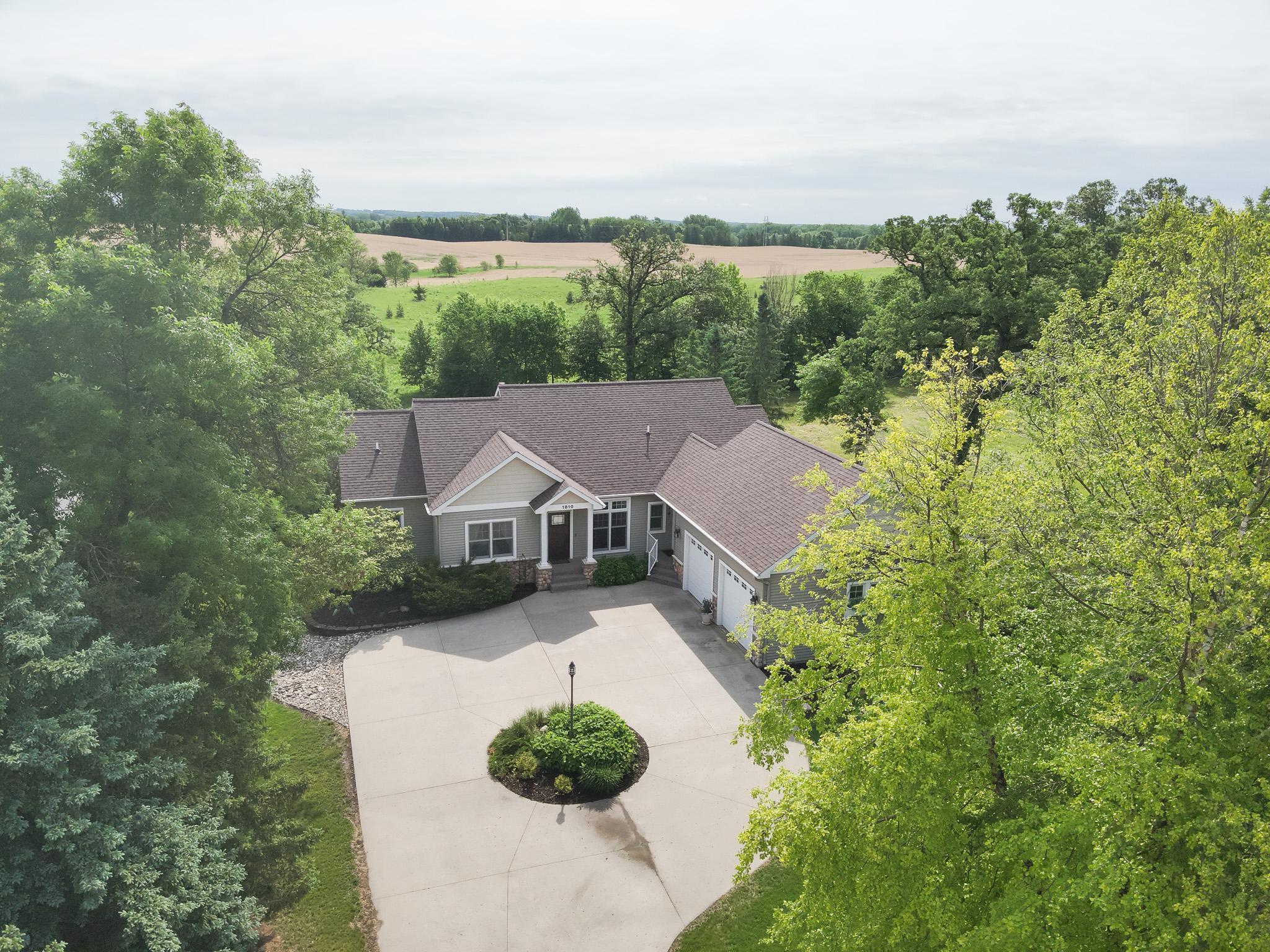 2003 single family home for sale at 1810 Minnehuta Drive in Fergus Falls, MN — 4 bed, 4 bath (photo 65 of 72)