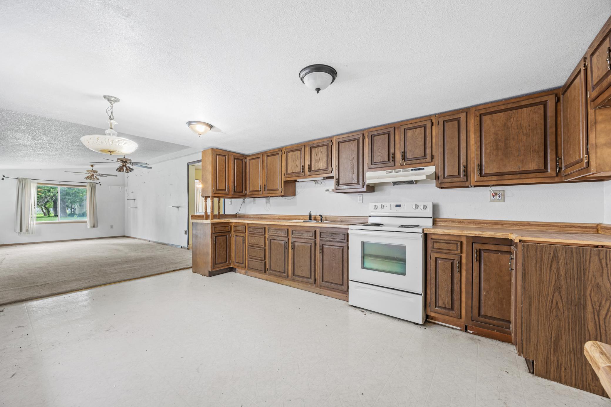 118 2nd Street SW, Hillsboro ND 58045 - Photo 4 of 21