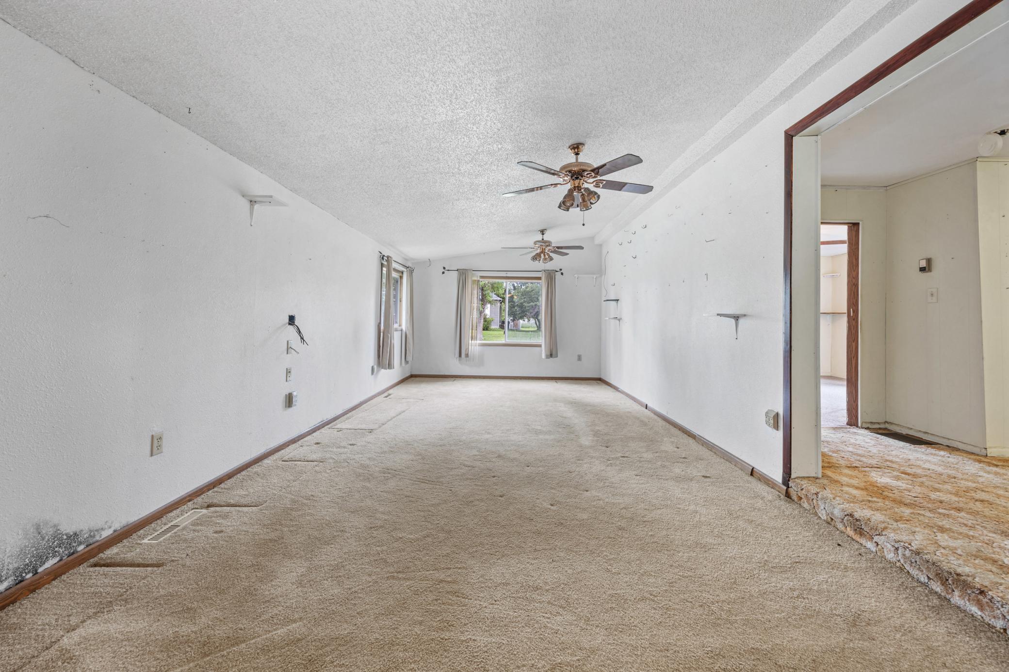 118 2nd Street SW, Hillsboro ND 58045 - Photo 6 of 21