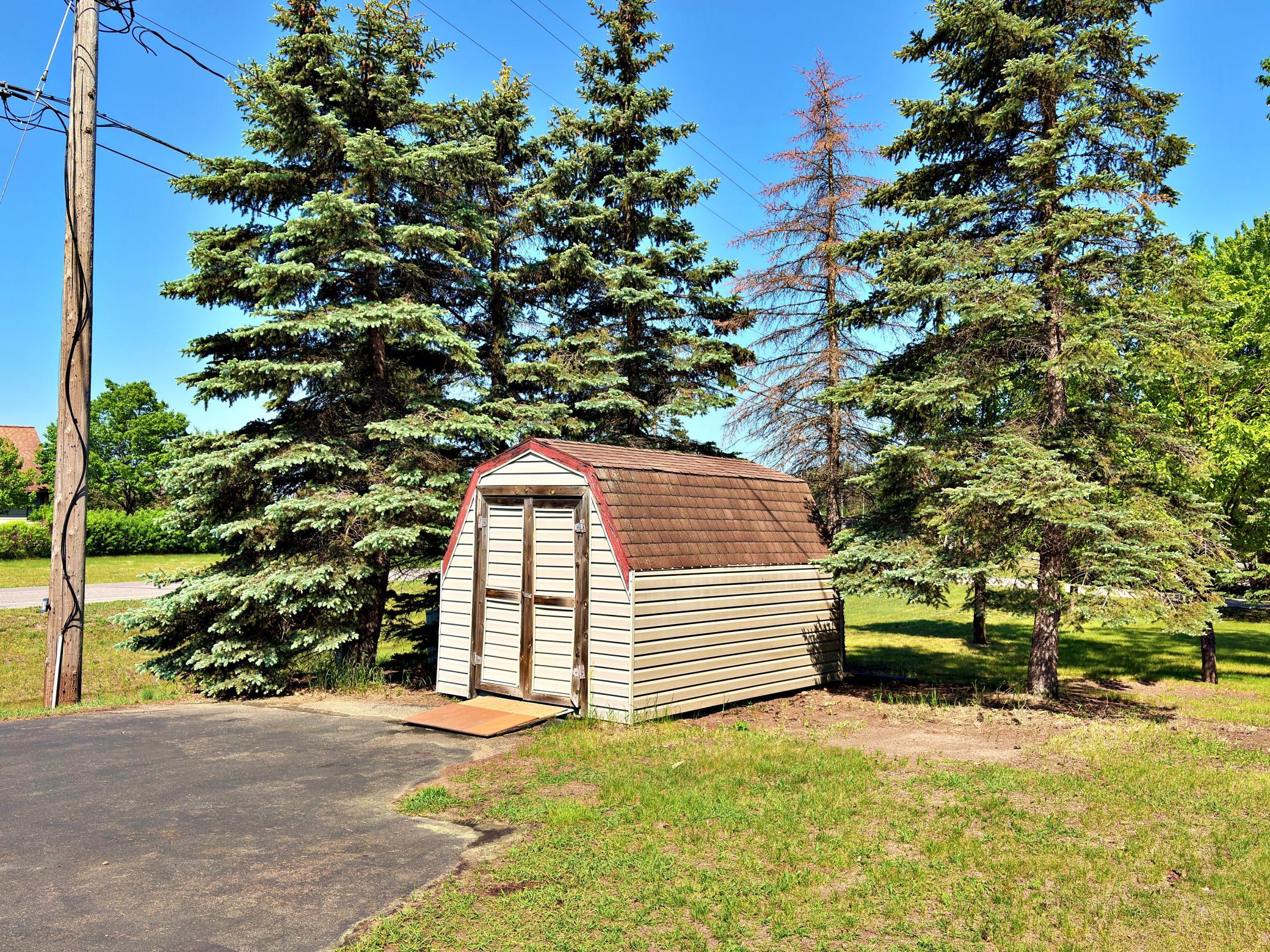 1950 single family home for sale at 19068 US 71 in Park Rapids, MN — 2 bed, 1 bath (photo 21 of 23)