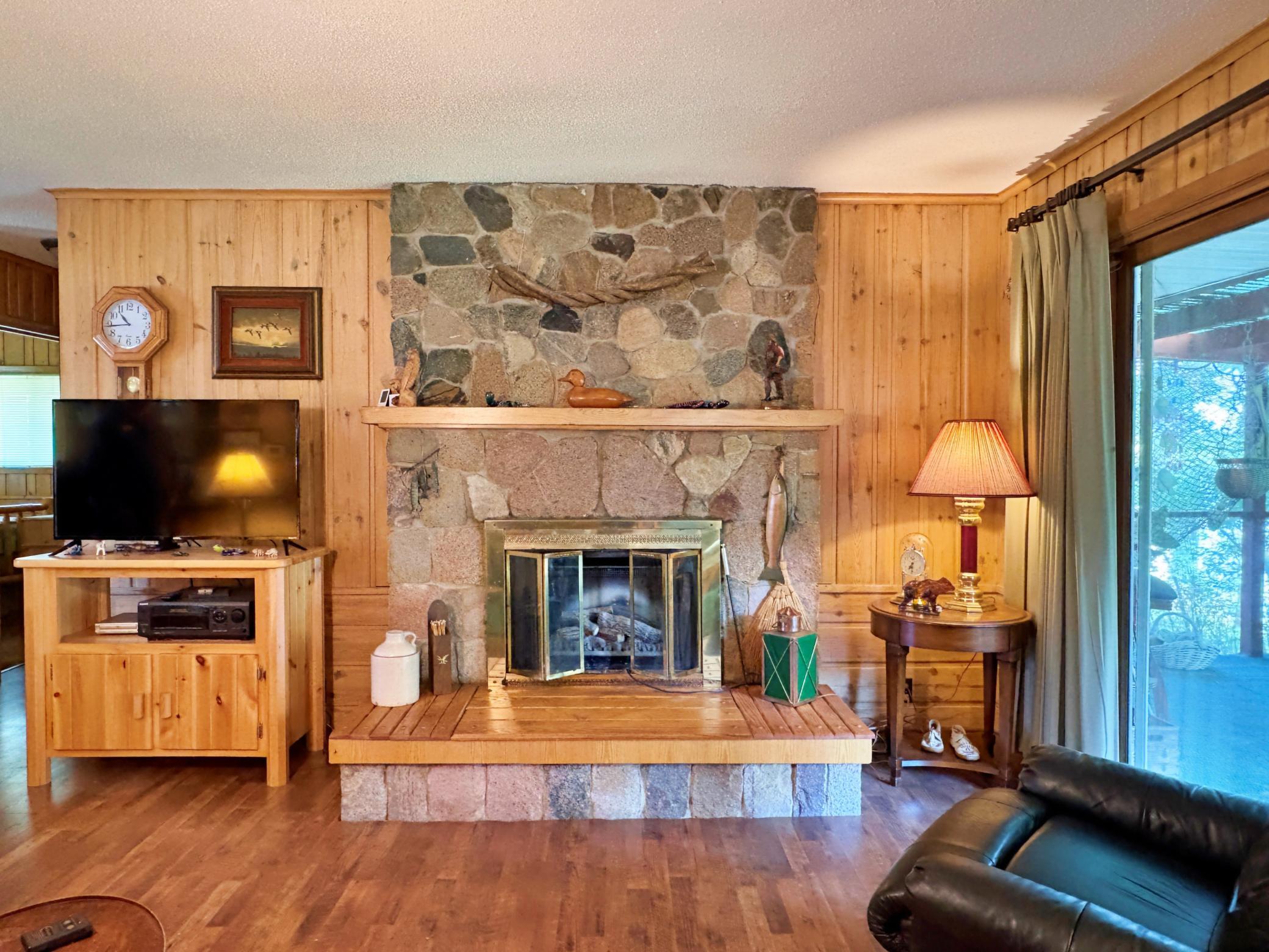 1950 single family home for sale at 19068 US 71 in Park Rapids, MN — 2 bed, 1 bath (photo 5 of 23)