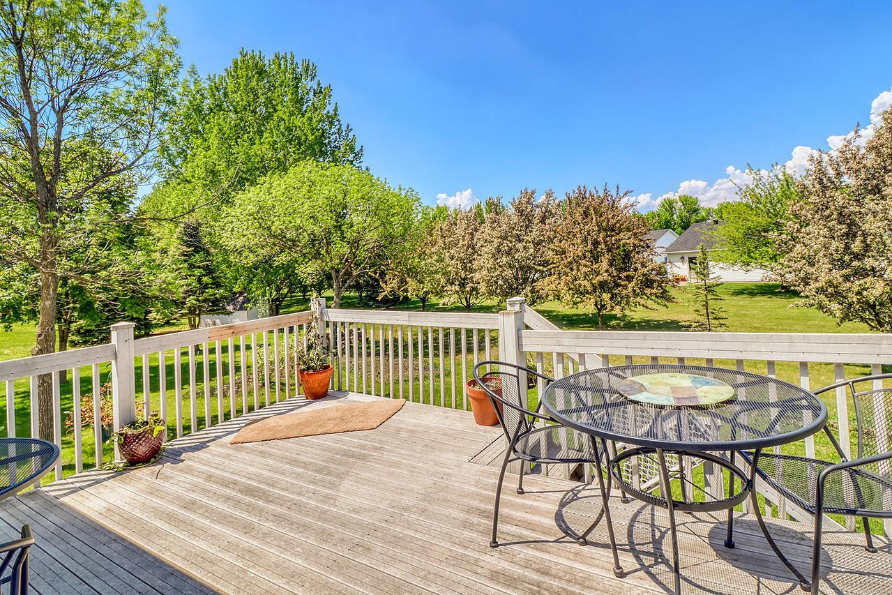 1993 single family home for sale at 1701 33 1/2 Street S in Moorhead, MN — 4 bed, 2 bath (photo 29 of 35)