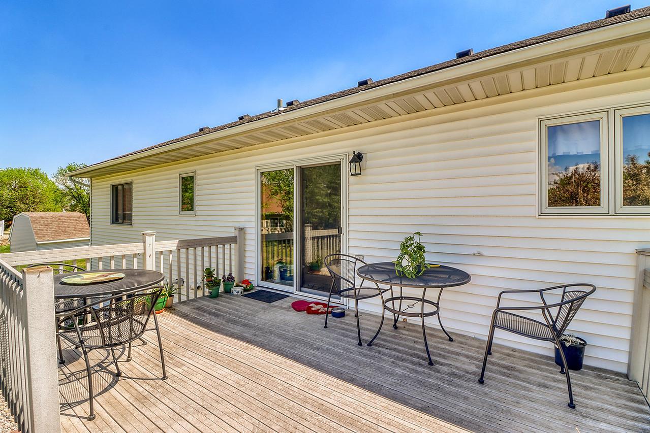 1993 single family home for sale at 1701 33 1/2 Street S in Moorhead, MN — 4 bed, 2 bath (photo 30 of 35)