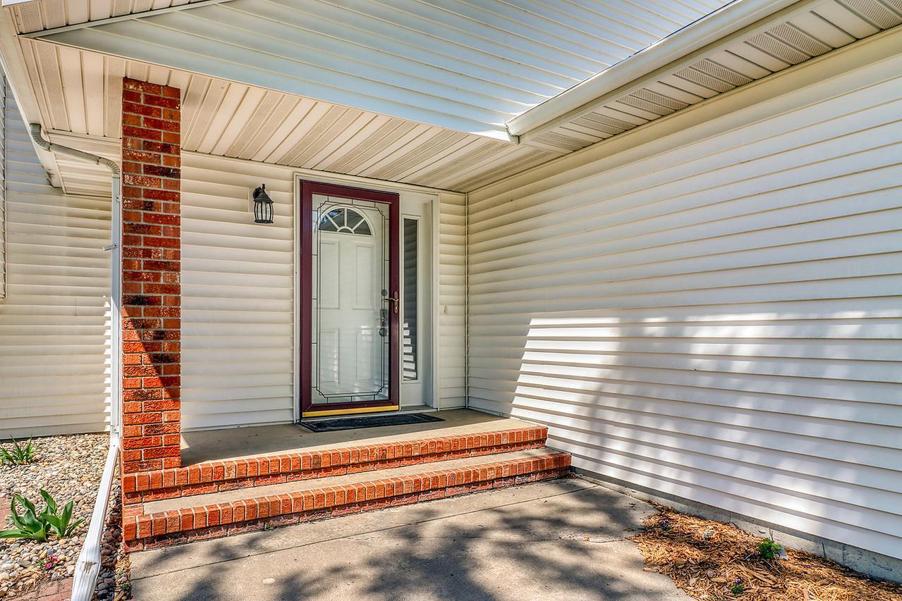 1993 single family home for sale at 1701 33 1/2 Street S in Moorhead, MN — 4 bed, 2 bath (photo 34 of 35)