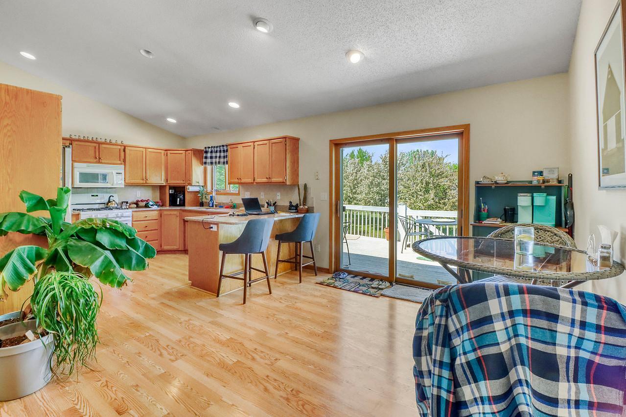 1993 single family home for sale at 1701 33 1/2 Street S in Moorhead, MN — 4 bed, 2 bath (photo 9 of 35)
