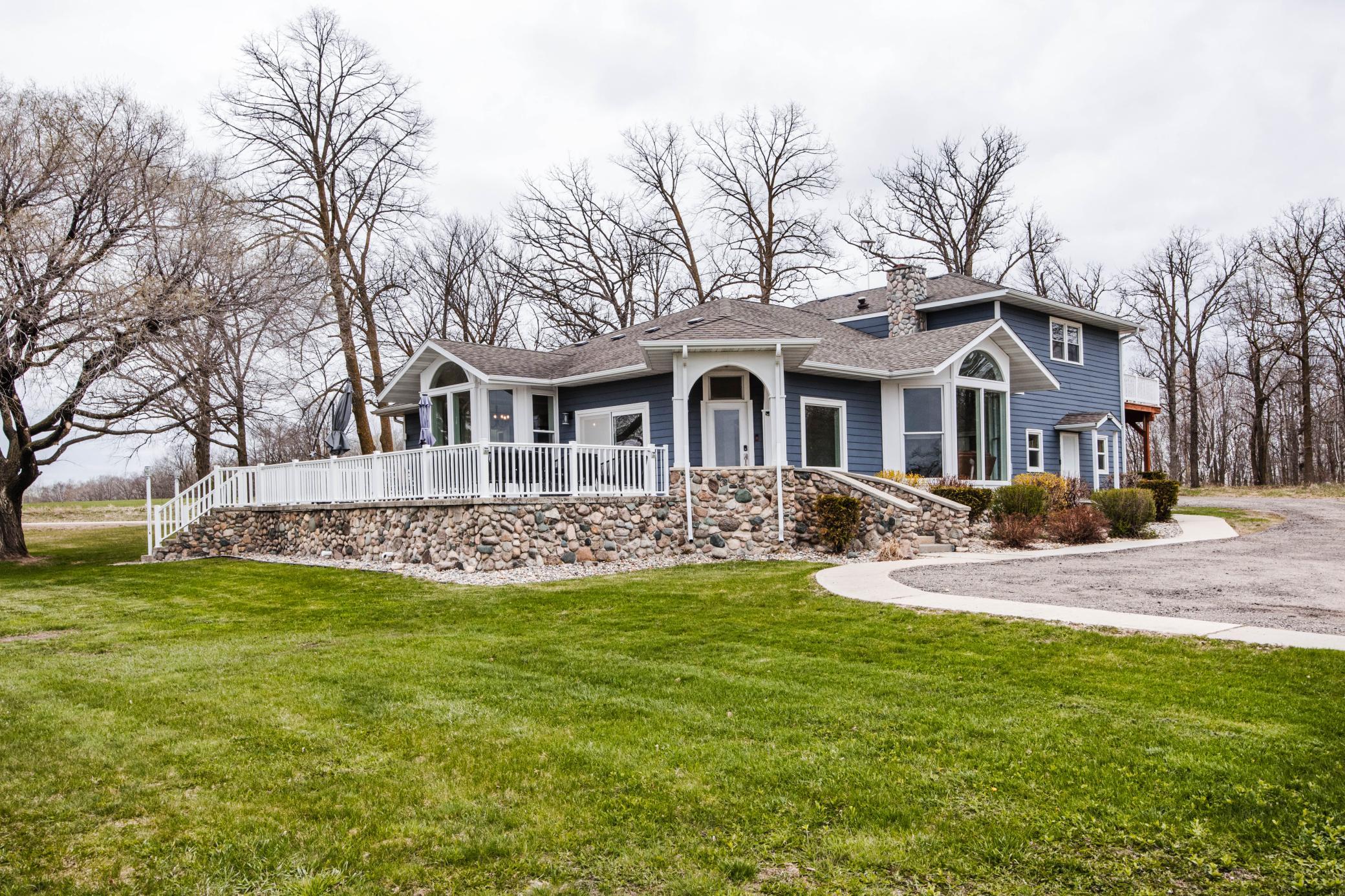 2001 single family home for sale at 42950 County Highway 19 in Sebeka, MN — 4 bed, 5 bath (photo 2 of 105)