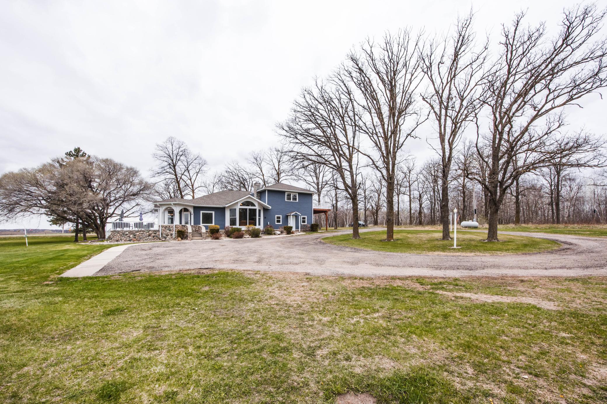 2001 single family home for sale at 42950 County Highway 19 in Sebeka, MN — 4 bed, 5 bath (photo 5 of 105)