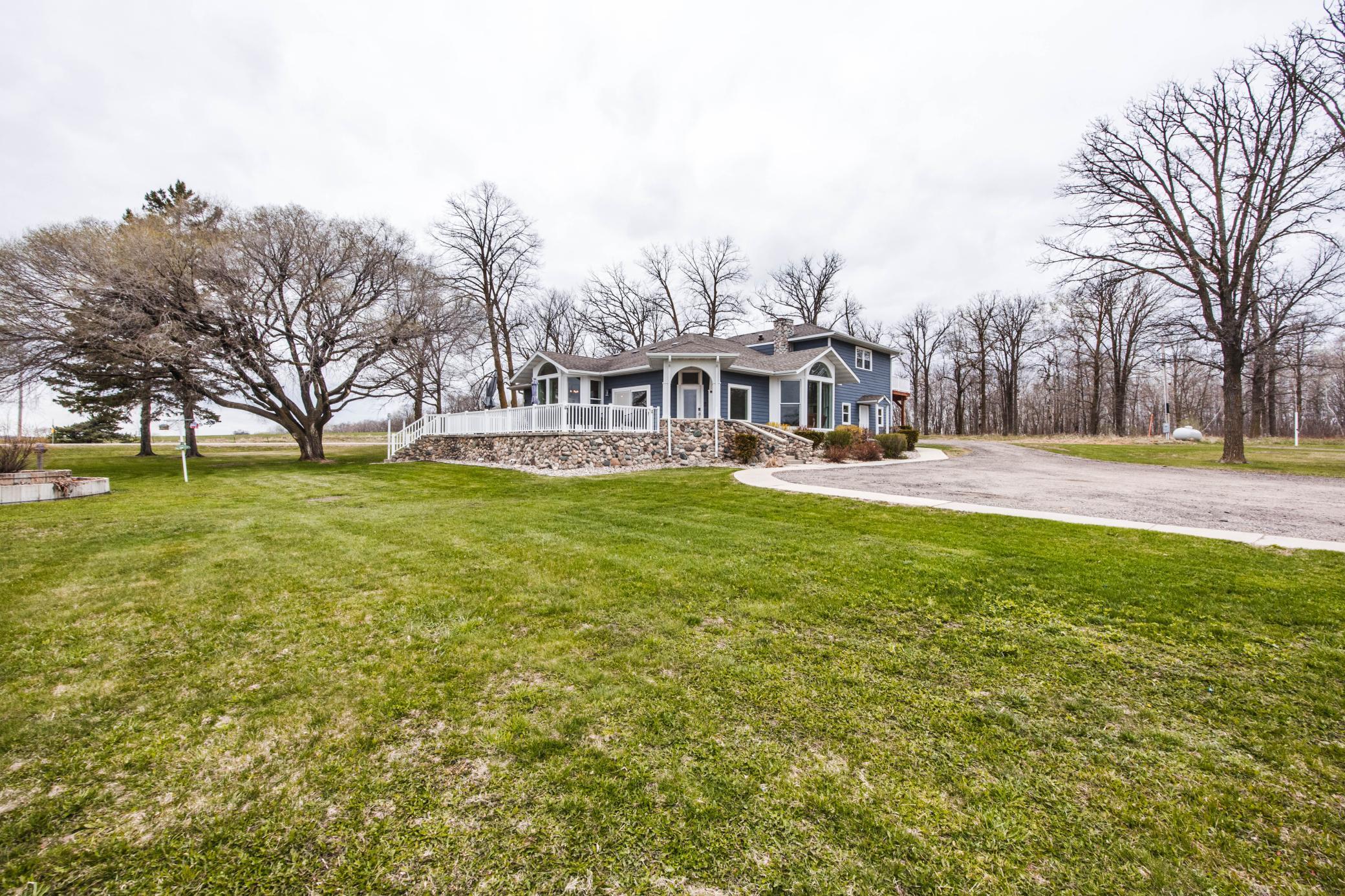 2001 single family home for sale at 42950 County Highway 19 in Sebeka, MN — 4 bed, 5 bath (photo 6 of 105)