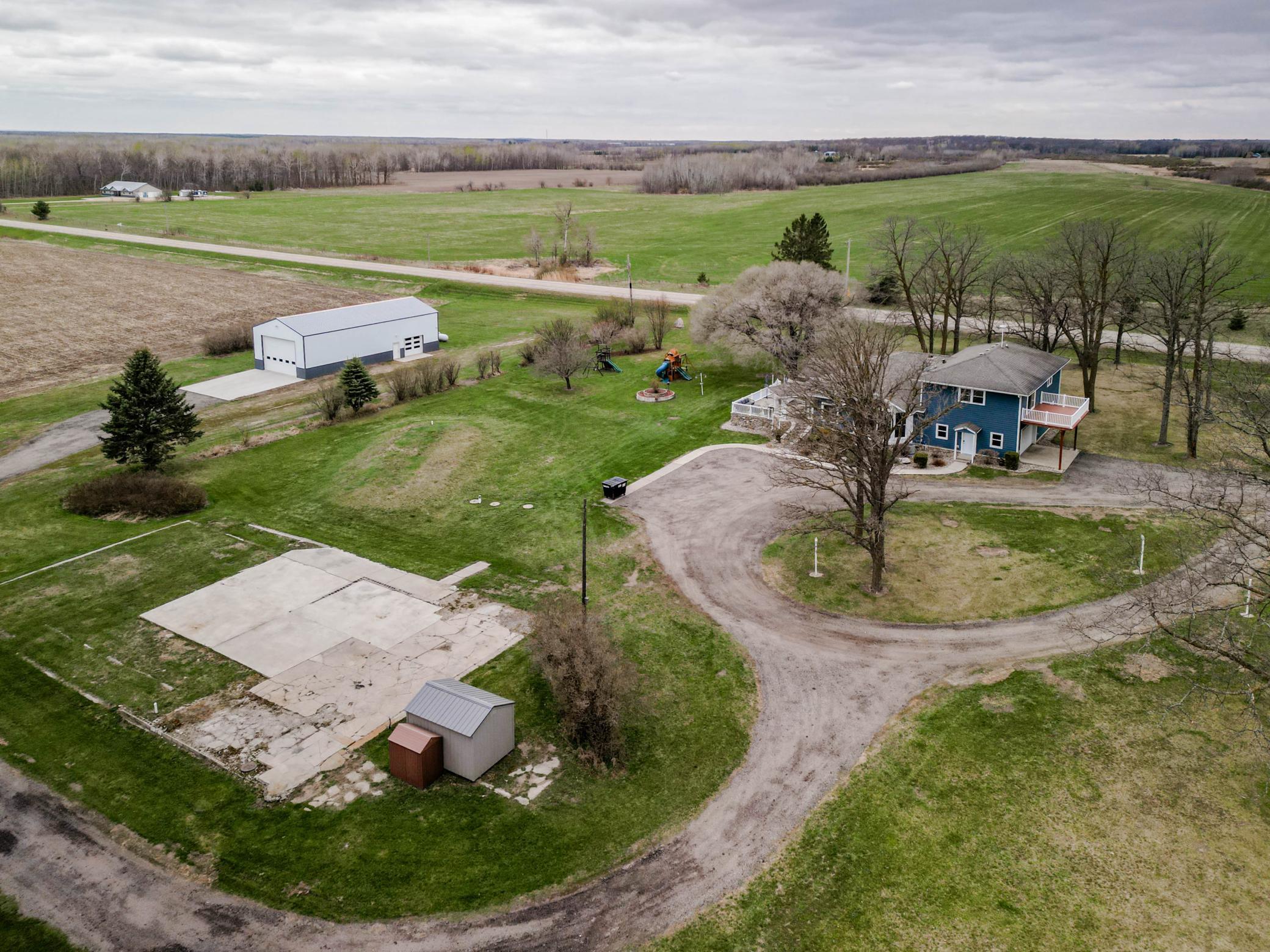 2001 single family home for sale at 42950 County Highway 19 in Sebeka, MN — 4 bed, 5 bath (photo 81 of 105)
