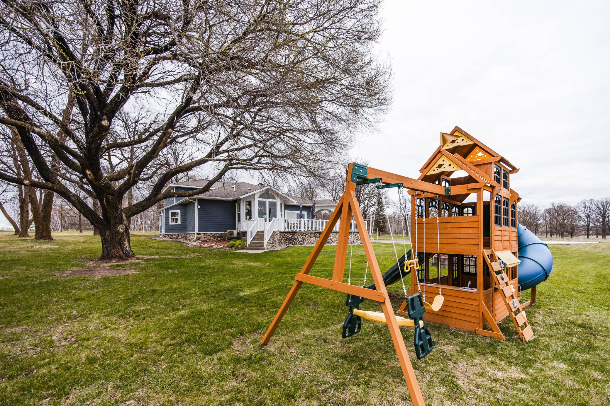 2001 single family home for sale at 42950 County Highway 19 in Sebeka, MN — 4 bed, 5 bath (photo 98 of 105)