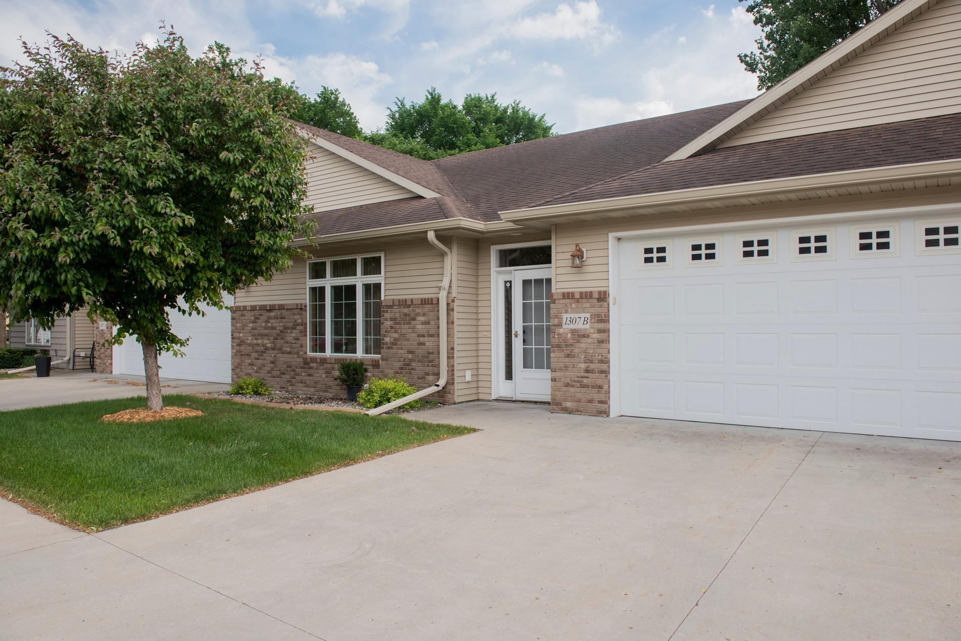 2008 townhouse for sale at 1307 2nd Street S, Unit B in Moorhead, MN — 2 bed, 2 bath (photo 2 of 38)