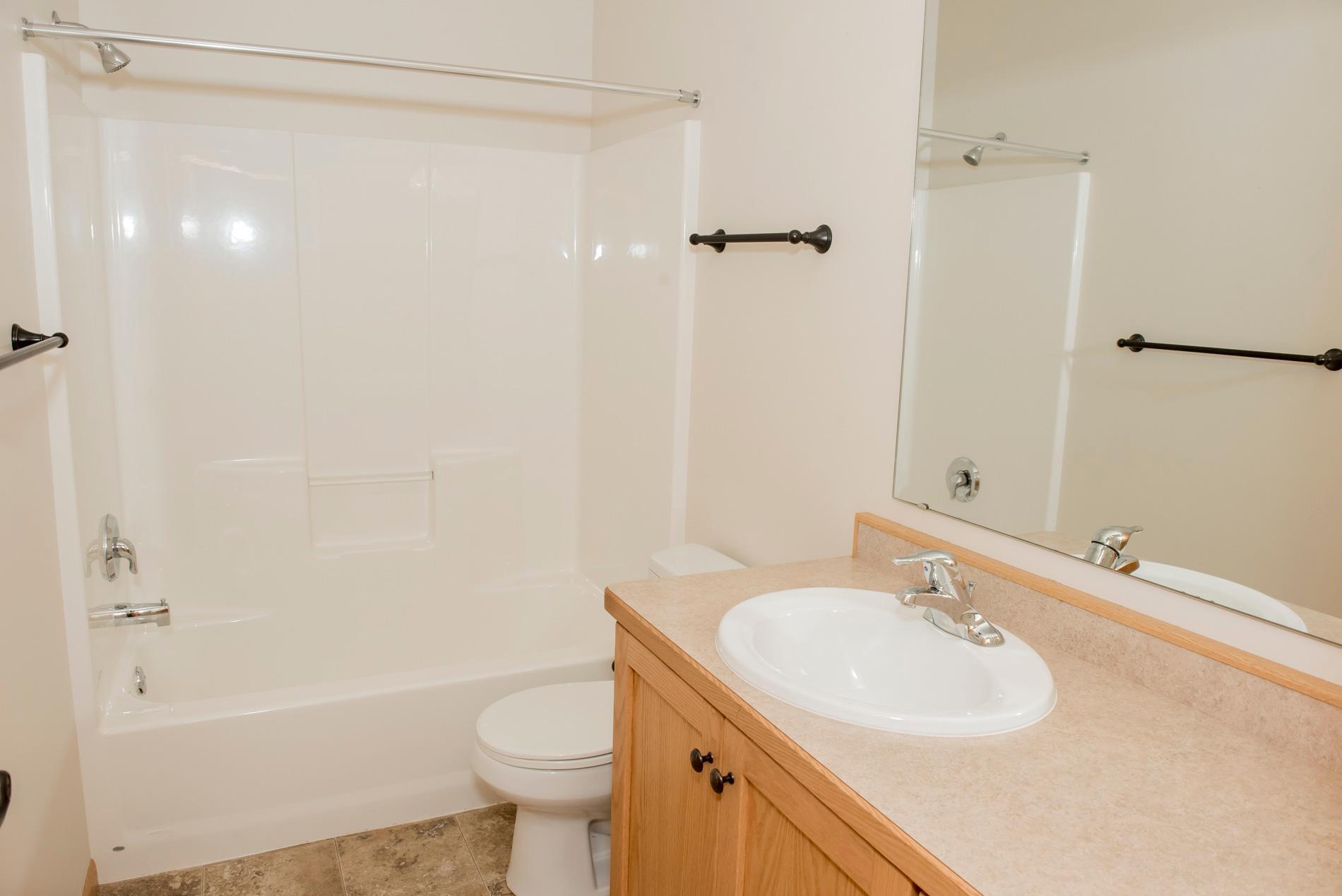 2008 townhouse for sale at 1307 2nd Street S, Unit B in Moorhead, MN — 2 bed, 2 bath (photo 21 of 38)
