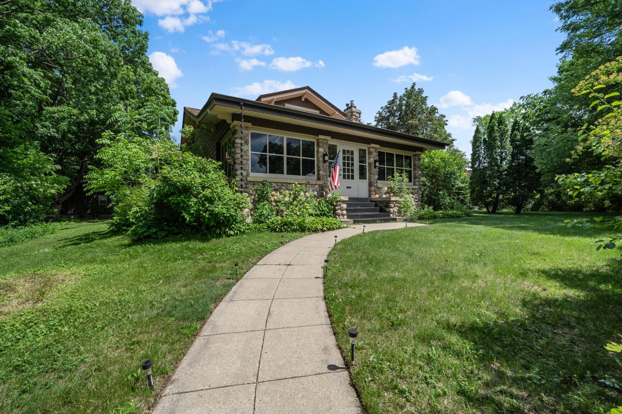1915 single family home for sale at 721 Cedar Street in Alexandria, MN — 3 bed, 3 bath (photo 2 of 47)