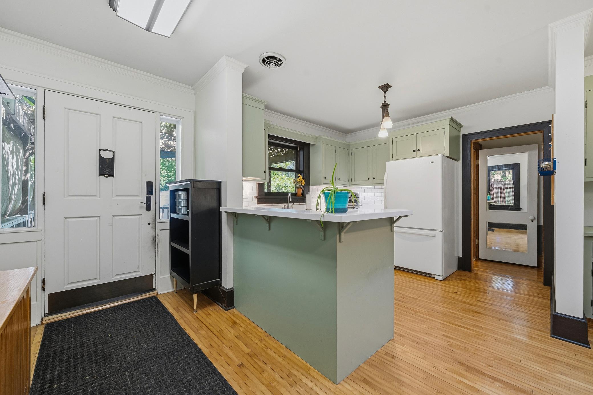 1915 single family home for sale at 721 Cedar Street in Alexandria, MN — 3 bed, 3 bath (photo 18 of 47)